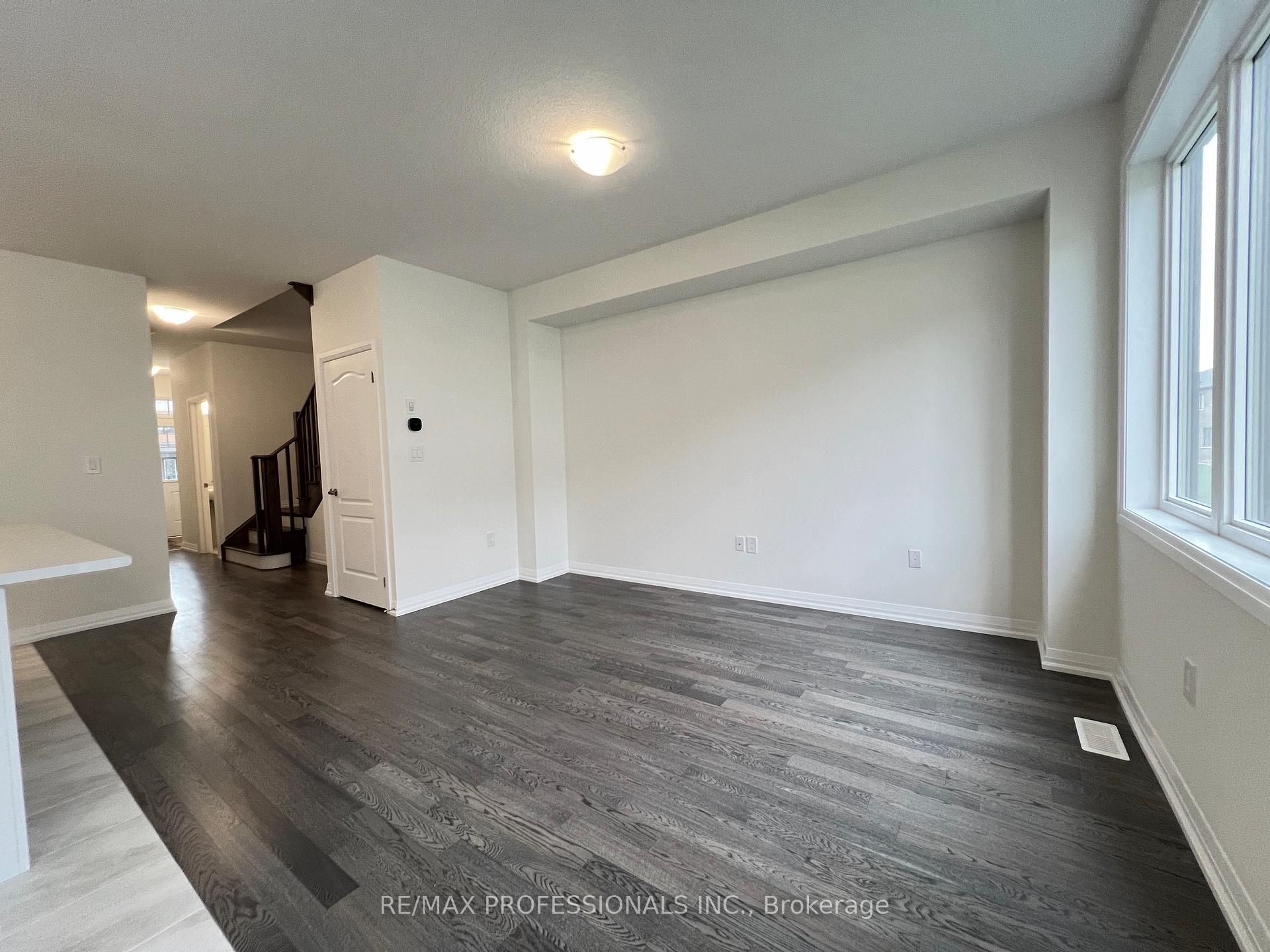 Photo 7 of 110 Granville Crescent, Haldimand — HOMEH