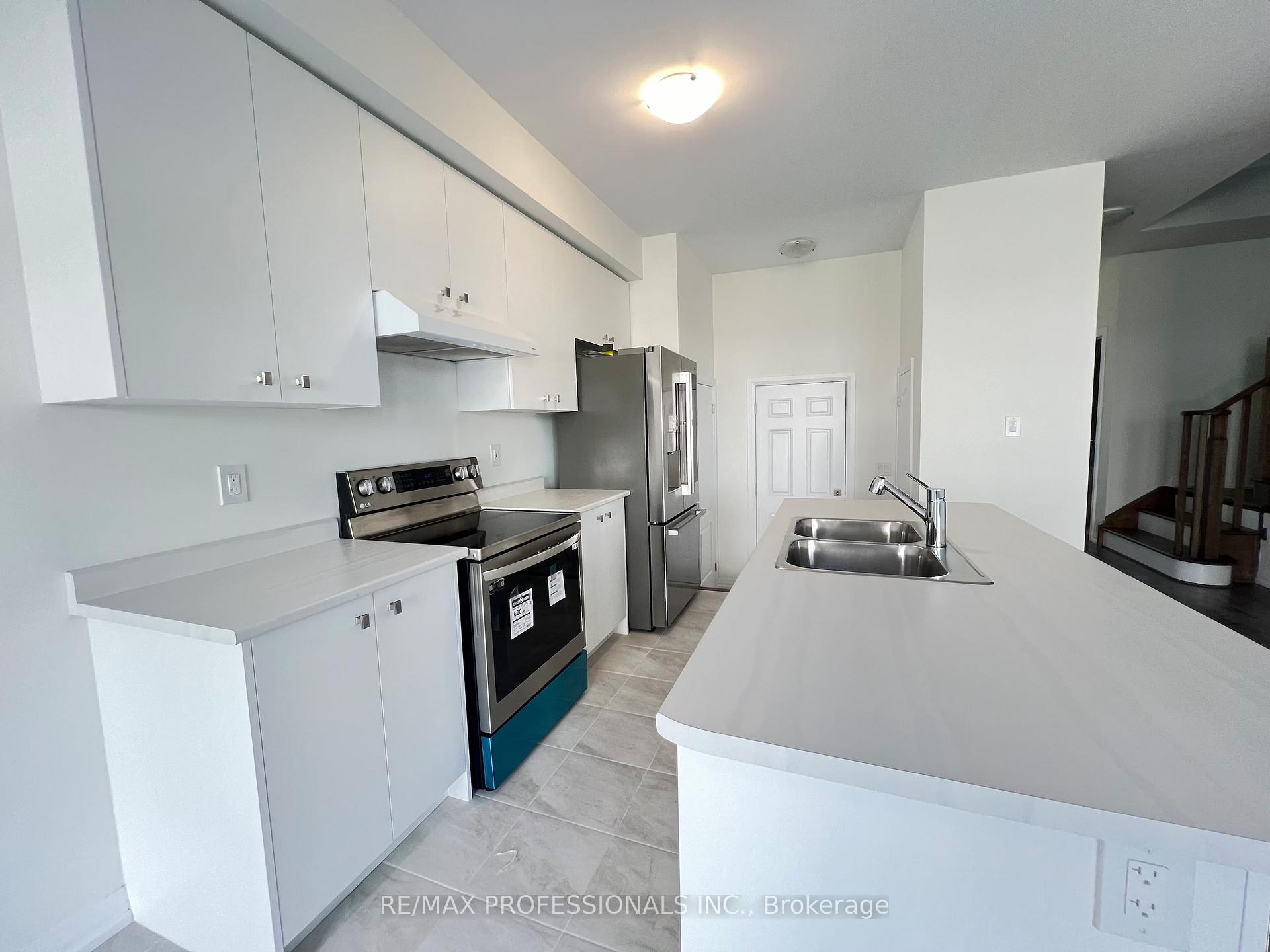 Photo 11 of 110 Granville Crescent, Haldimand — HOMEH