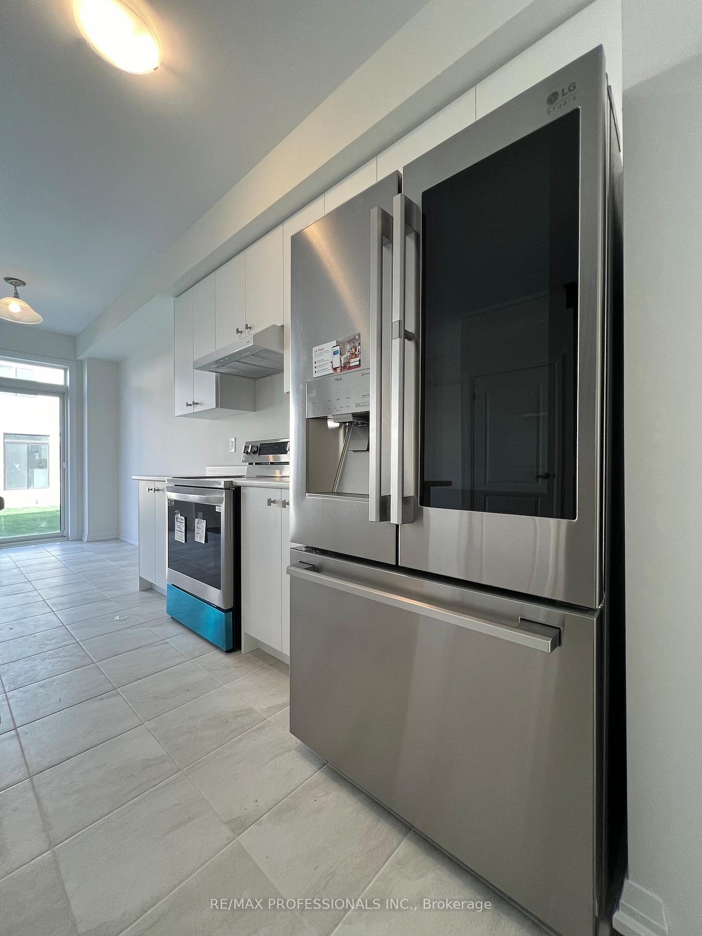 Photo 12 of 110 Granville Crescent, Haldimand — HOMEH