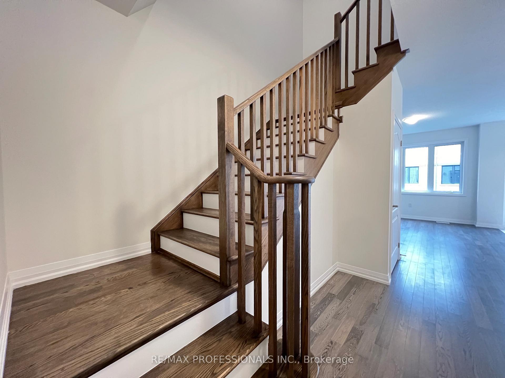Photo 17 of 110 Granville Crescent, Haldimand — HOMEH
