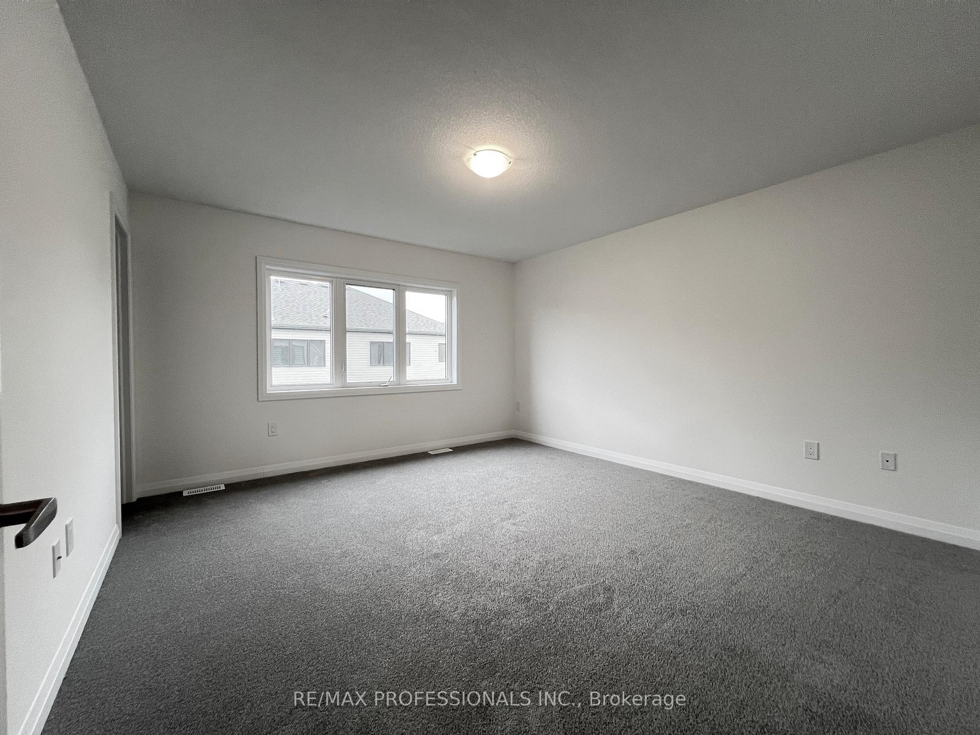 Photo 19 of 110 Granville Crescent, Haldimand — HOMEH