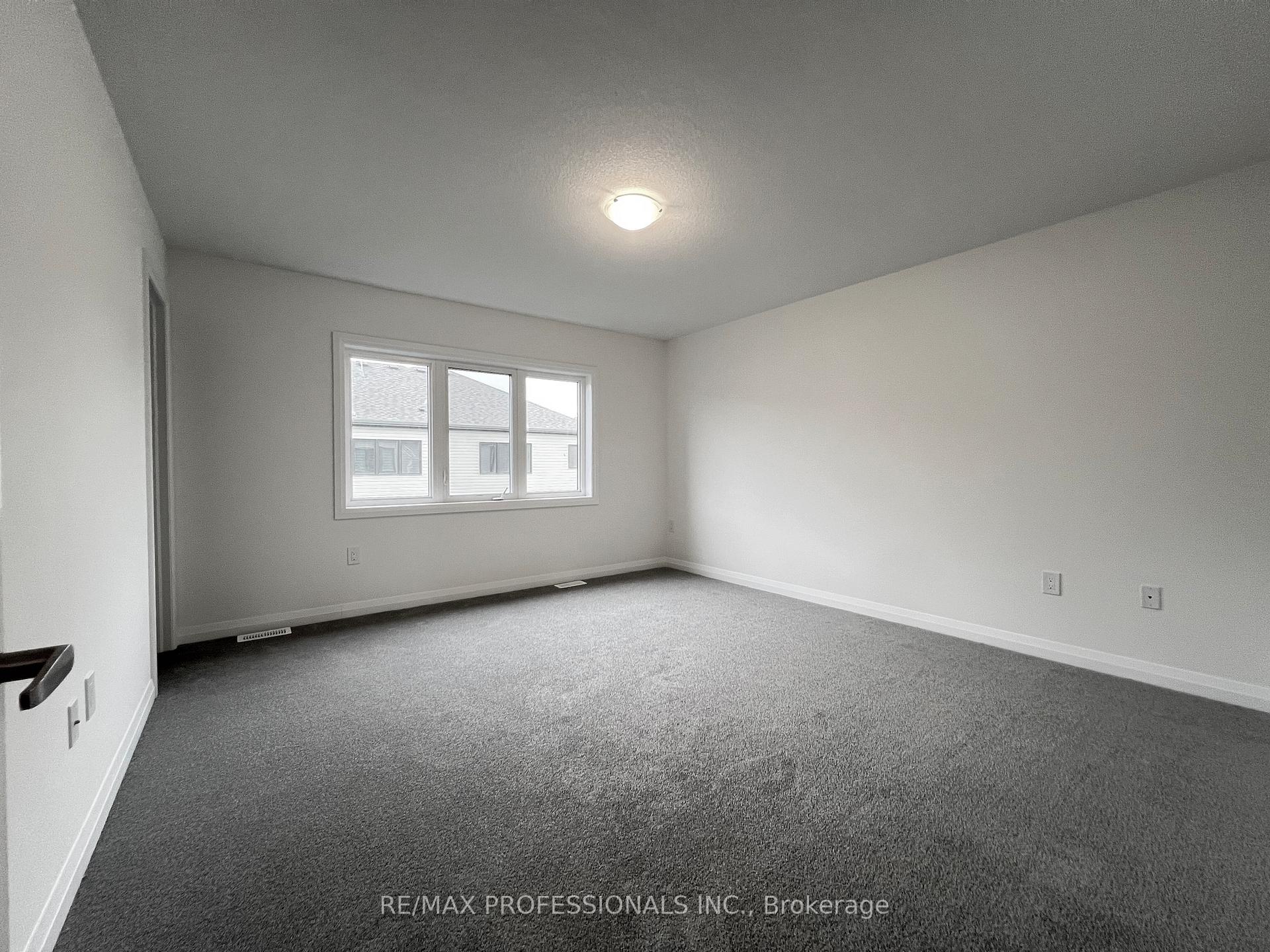 Photo 20 of 110 Granville Crescent, Haldimand — HOMEH