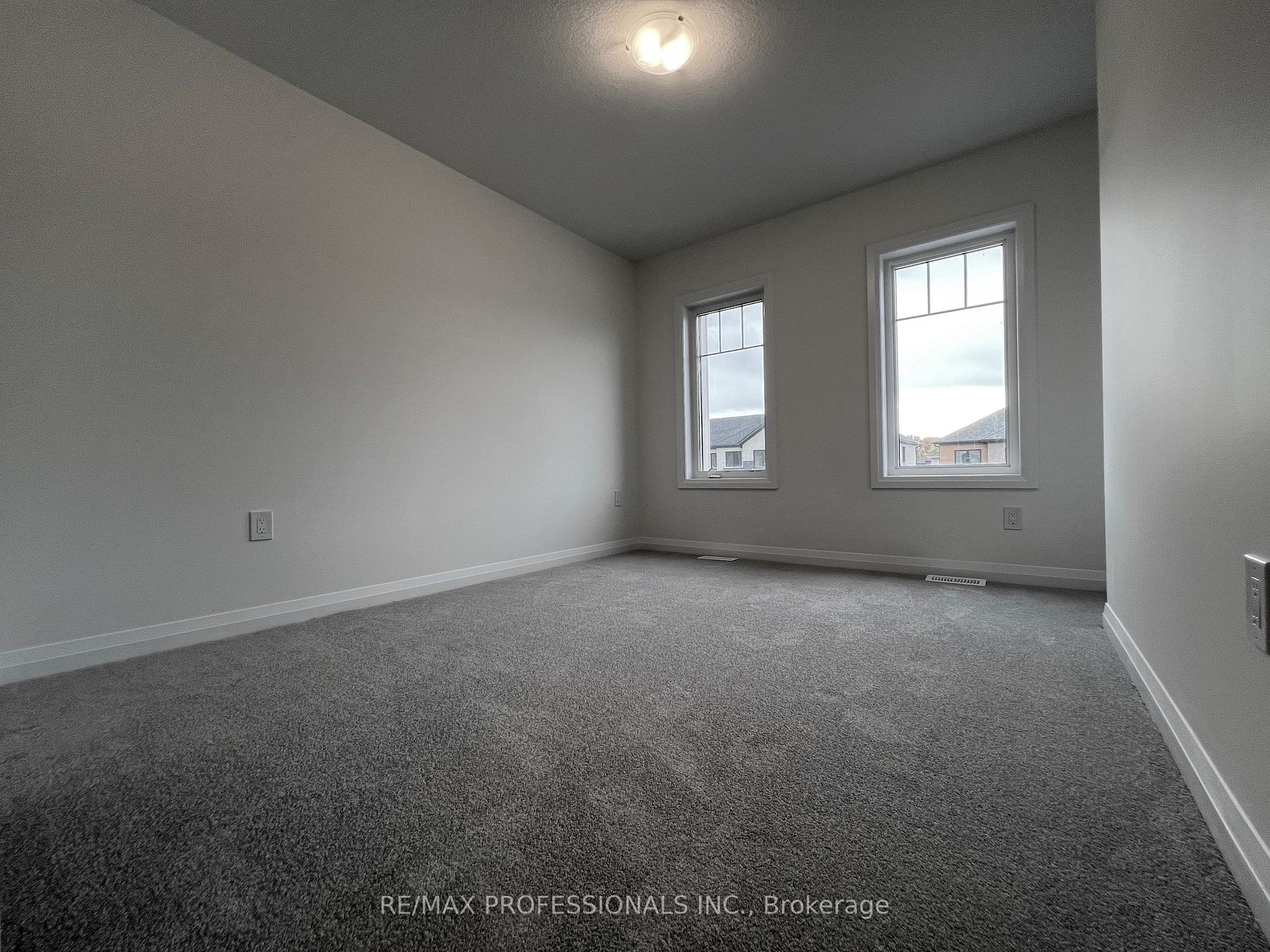 Photo 24 of 110 Granville Crescent, Haldimand — HOMEH
