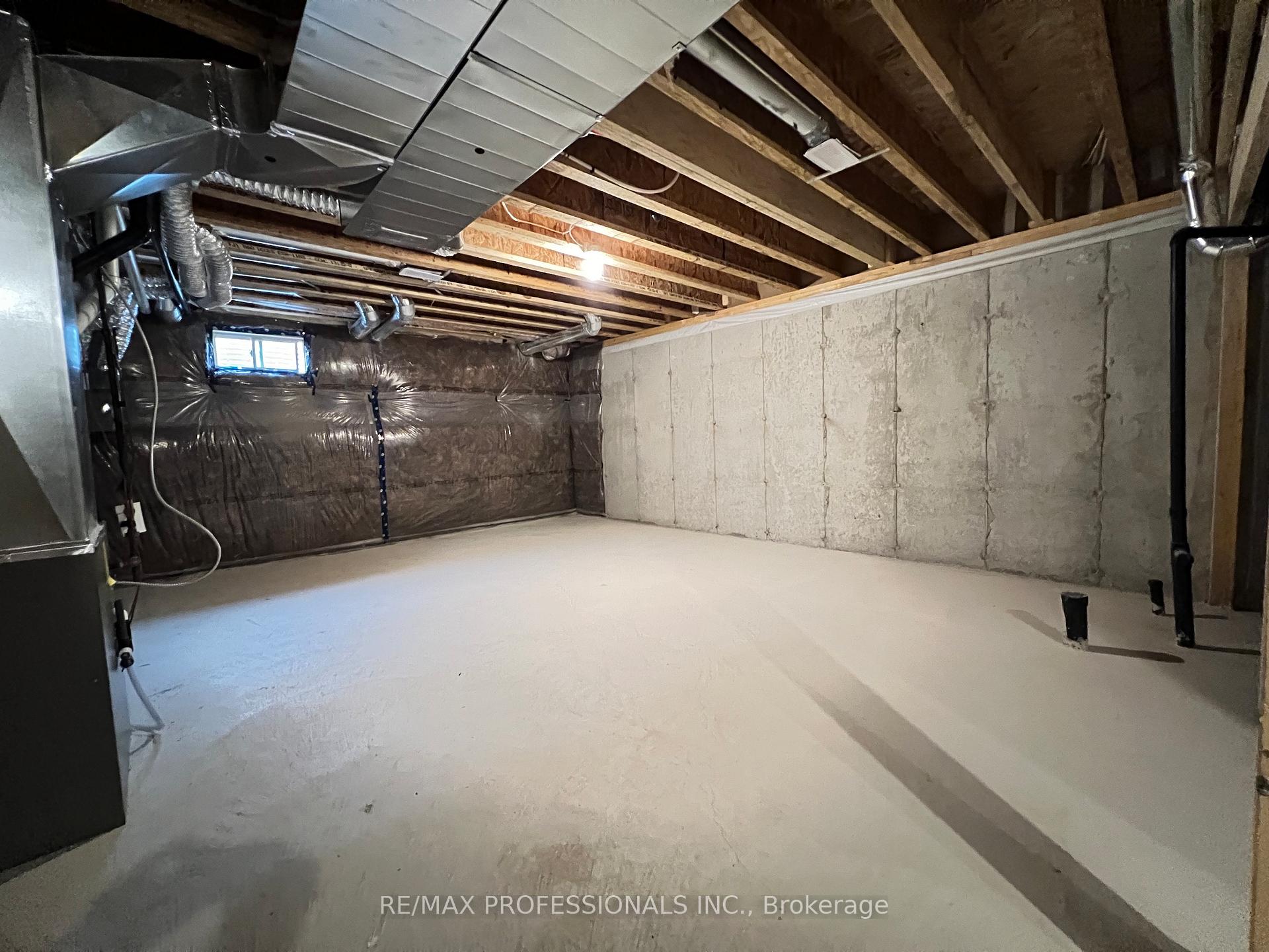 Photo 30 of 110 Granville Crescent, Haldimand — HOMEH