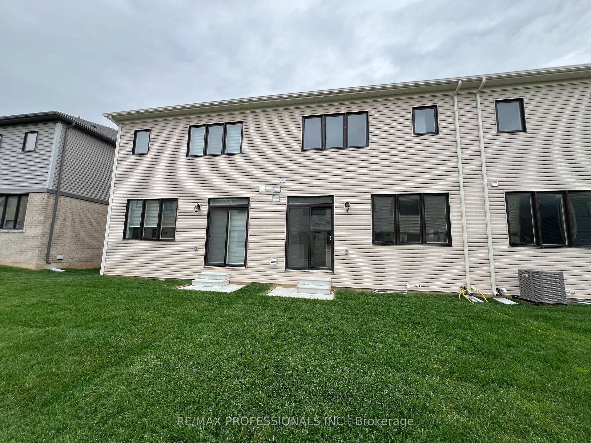Photo 33 of 110 Granville Crescent, Haldimand — HOMEH