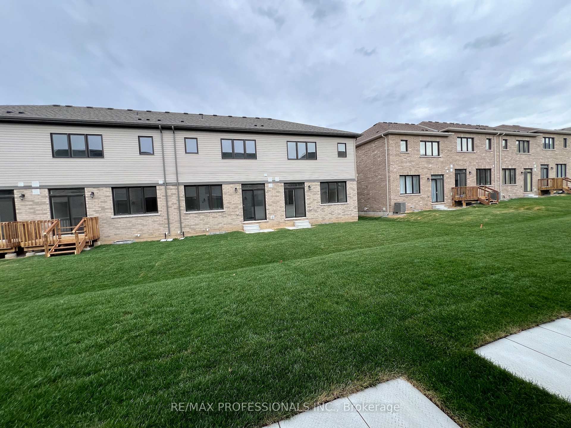 Photo 32 of 110 Granville Crescent, Haldimand — HOMEH