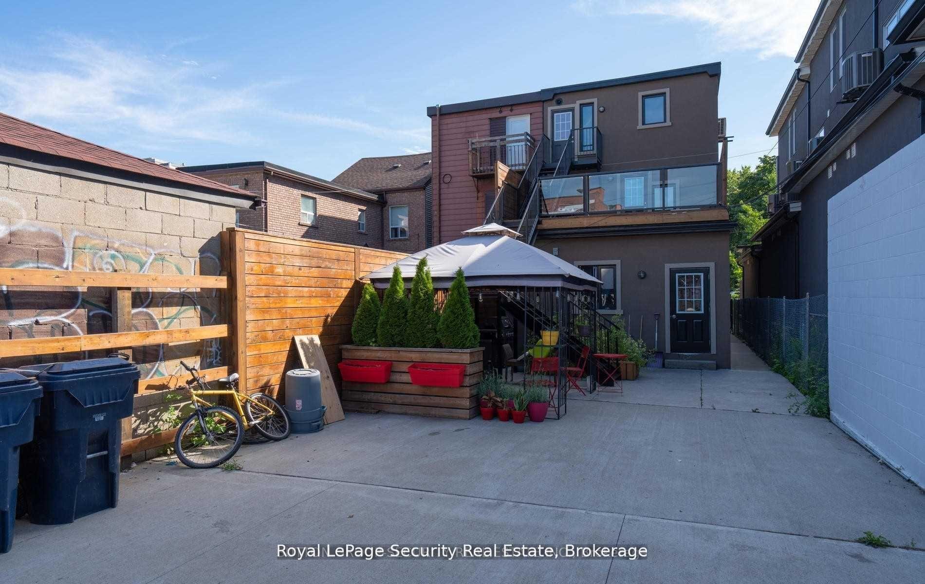 Photo 8 of Unit 1, 62 Lippincott Street, Toronto, Kensington-Chinatown — HOMEH