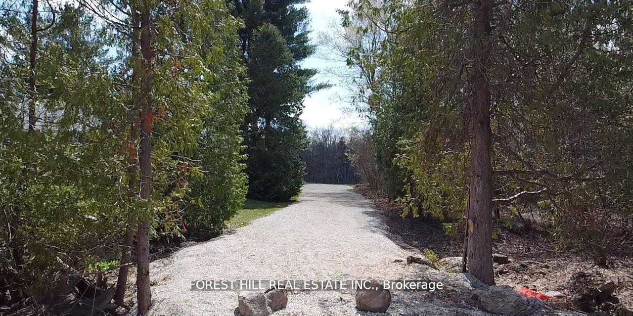 Front of 7406 17 Side Road