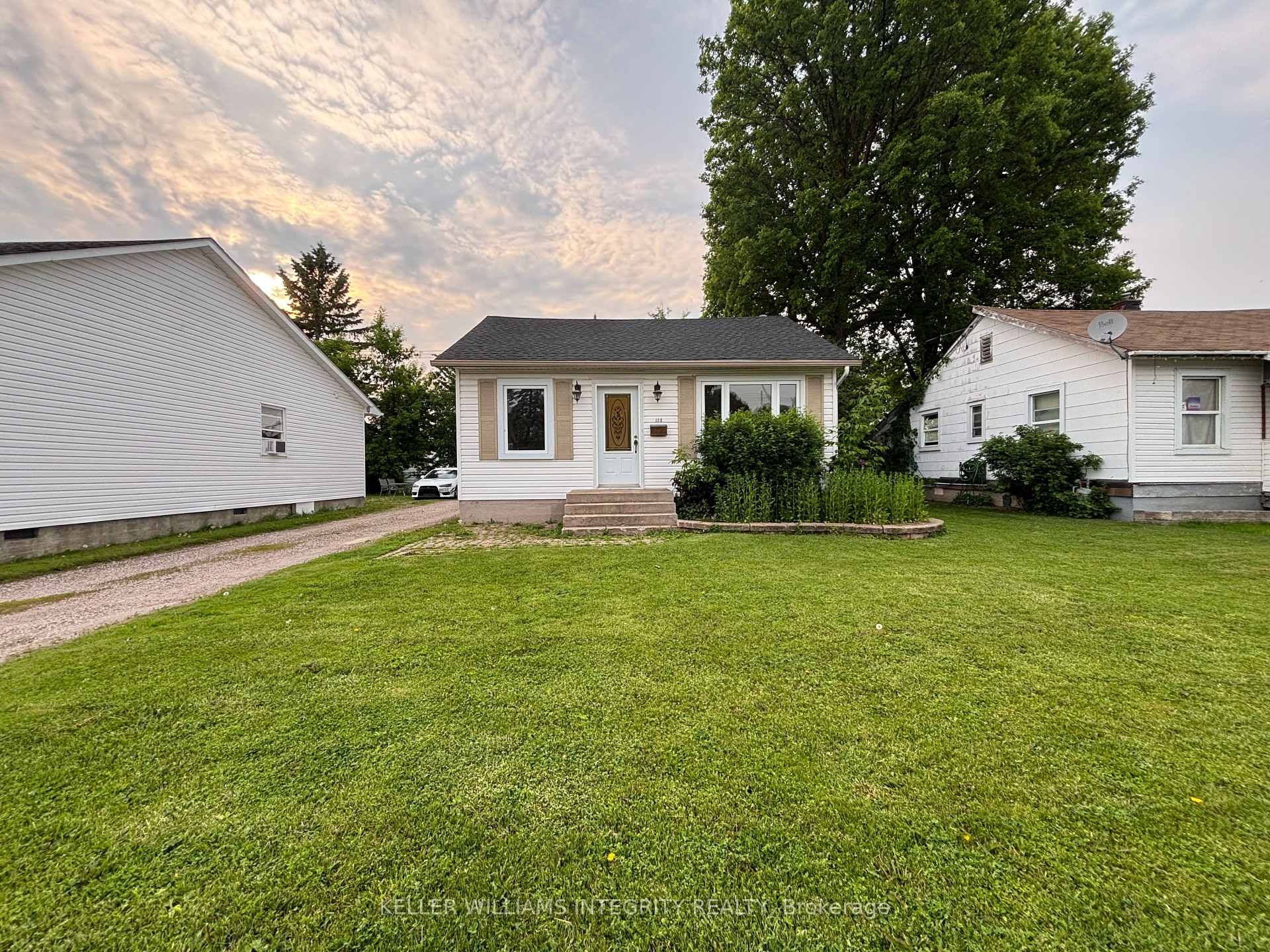 Photo 1 of 158 Cameron Avenue, Renfrew — HOMEH