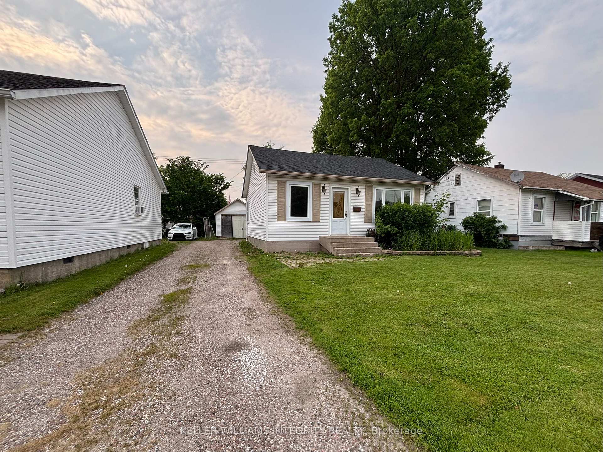 Photo 2 of 158 Cameron Avenue, Renfrew — HOMEH
