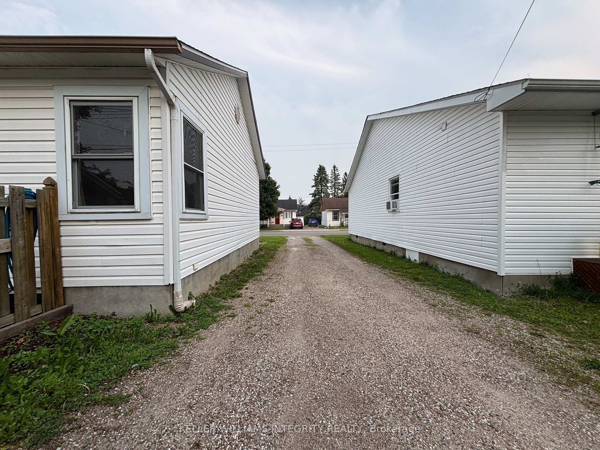 Photo 5 of 158 Cameron Avenue, Renfrew — HOMEH