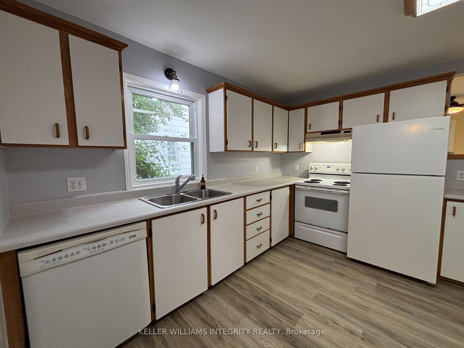 Photo 4 of 158 Cameron Avenue, Renfrew — HOMEH