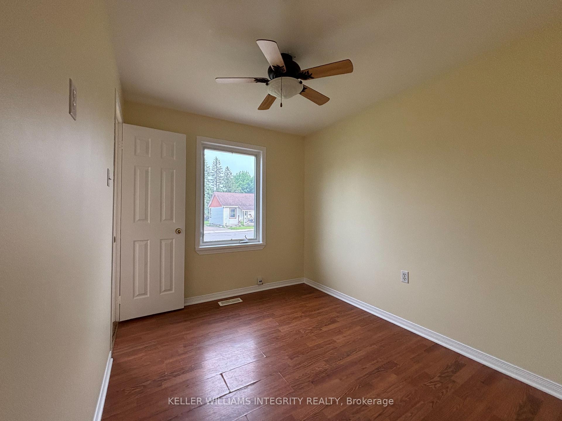 Photo 17 of 158 Cameron Avenue, Renfrew — HOMEH