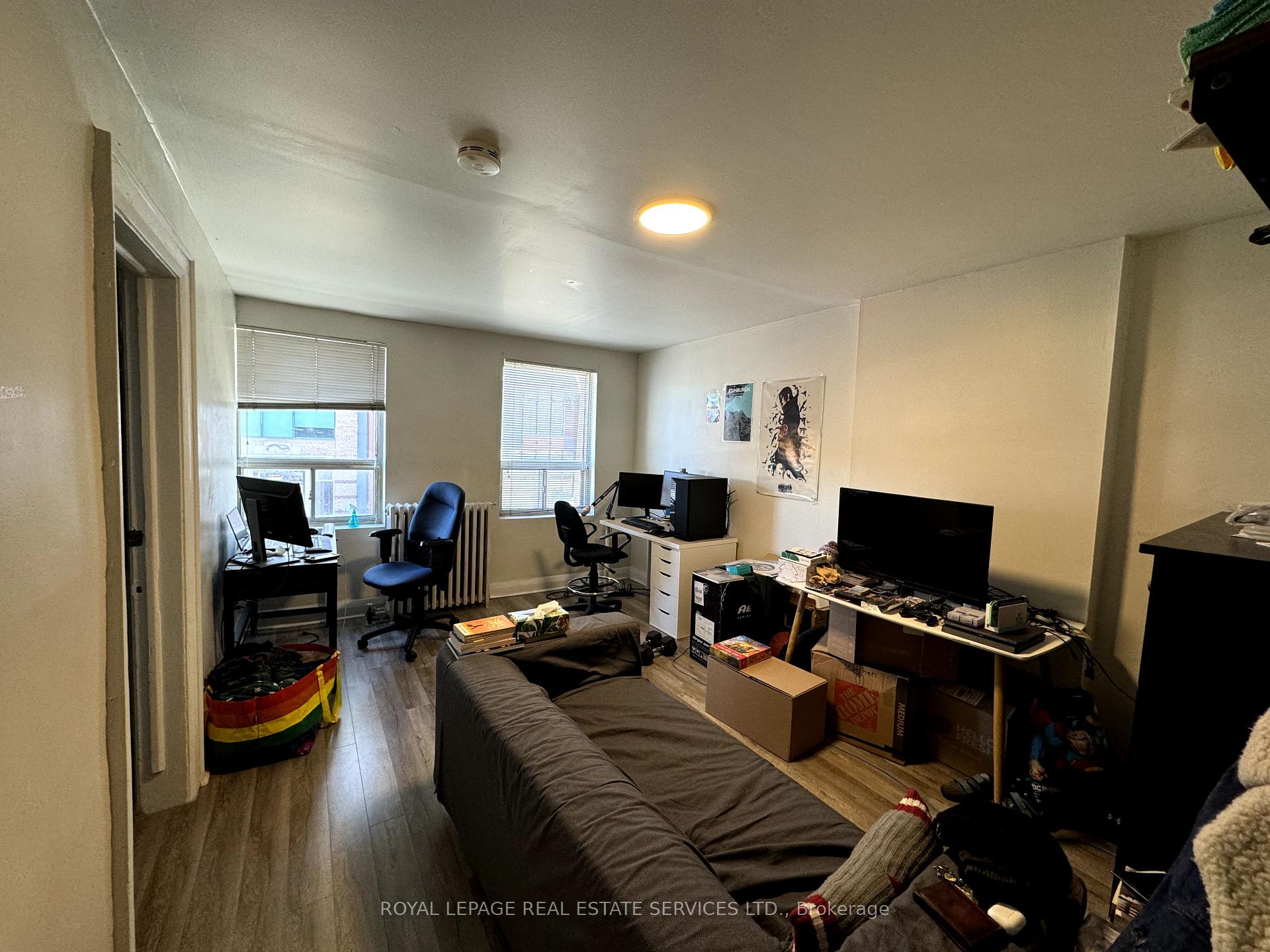 Front of Unit C, 136 Avenue Road