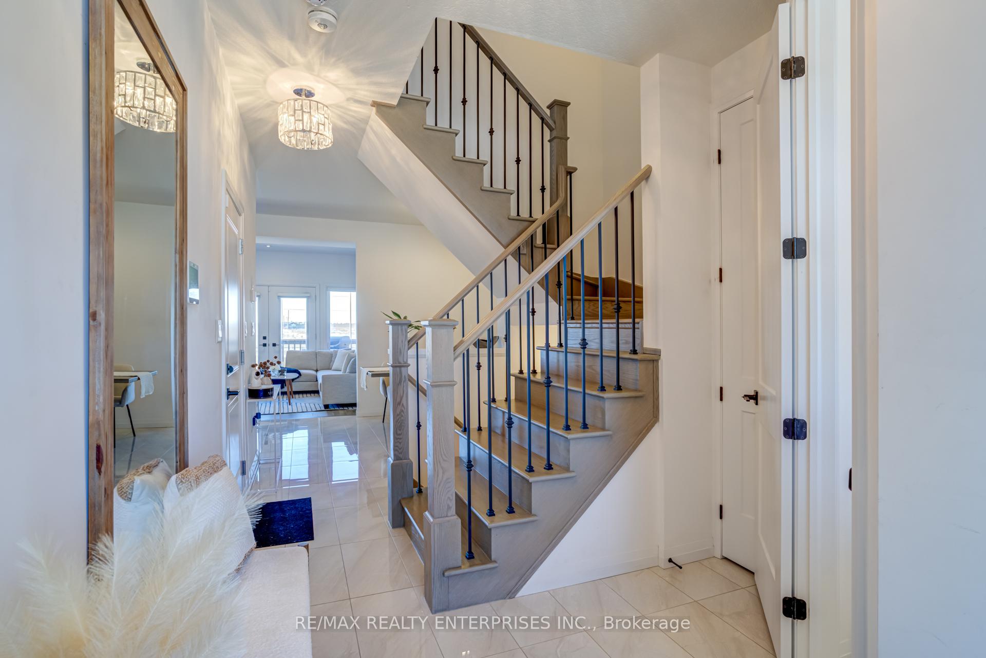 Photo 2 of Unit 2, 61 Soho Street, Hamilton, Stoney Creek — HOMEH