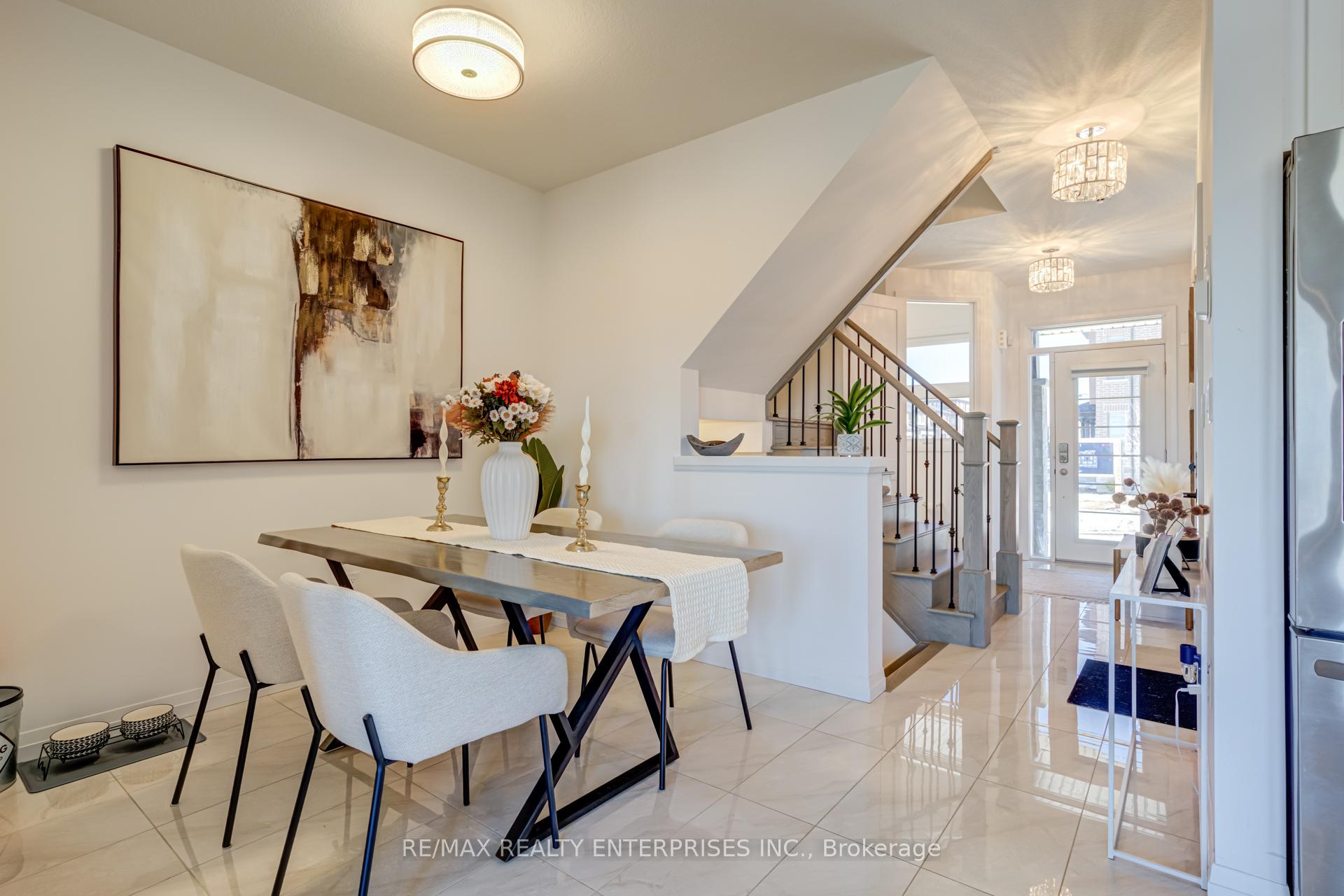 Photo 4 of Unit 2, 61 Soho Street, Hamilton, Stoney Creek — HOMEH