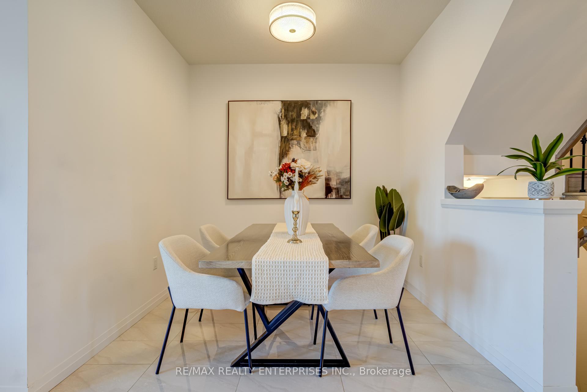 Photo 3 of Unit 2, 61 Soho Street, Hamilton, Stoney Creek — HOMEH