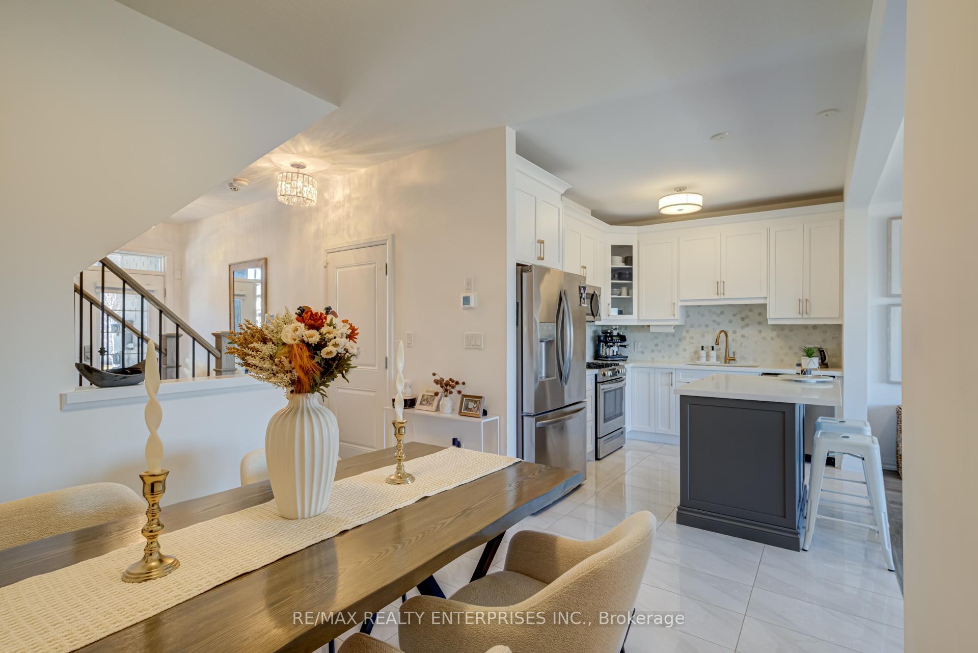 Photo 6 of Unit 2, 61 Soho Street, Hamilton, Stoney Creek — HOMEH