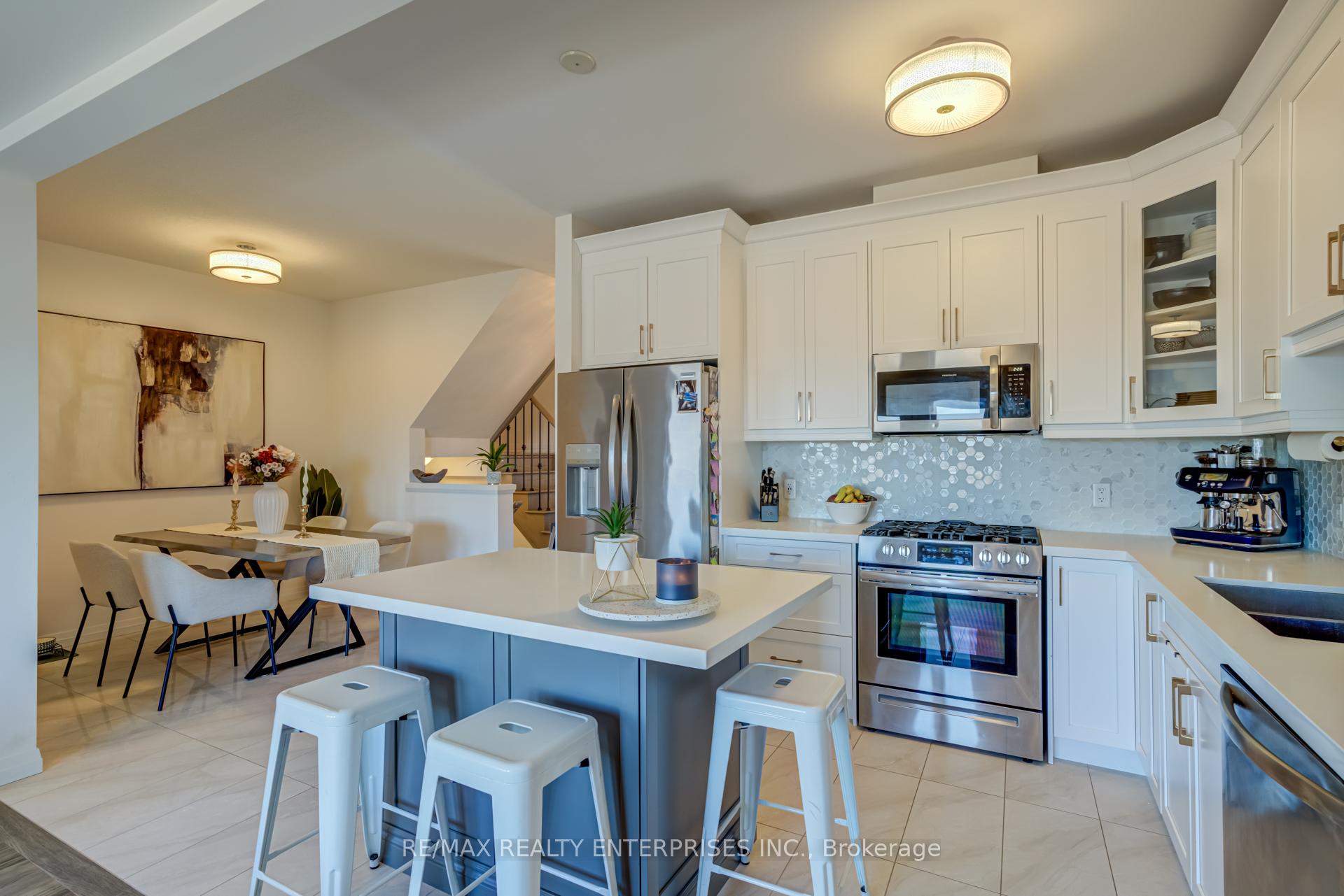 Photo 8 of Unit 2, 61 Soho Street, Hamilton, Stoney Creek — HOMEH