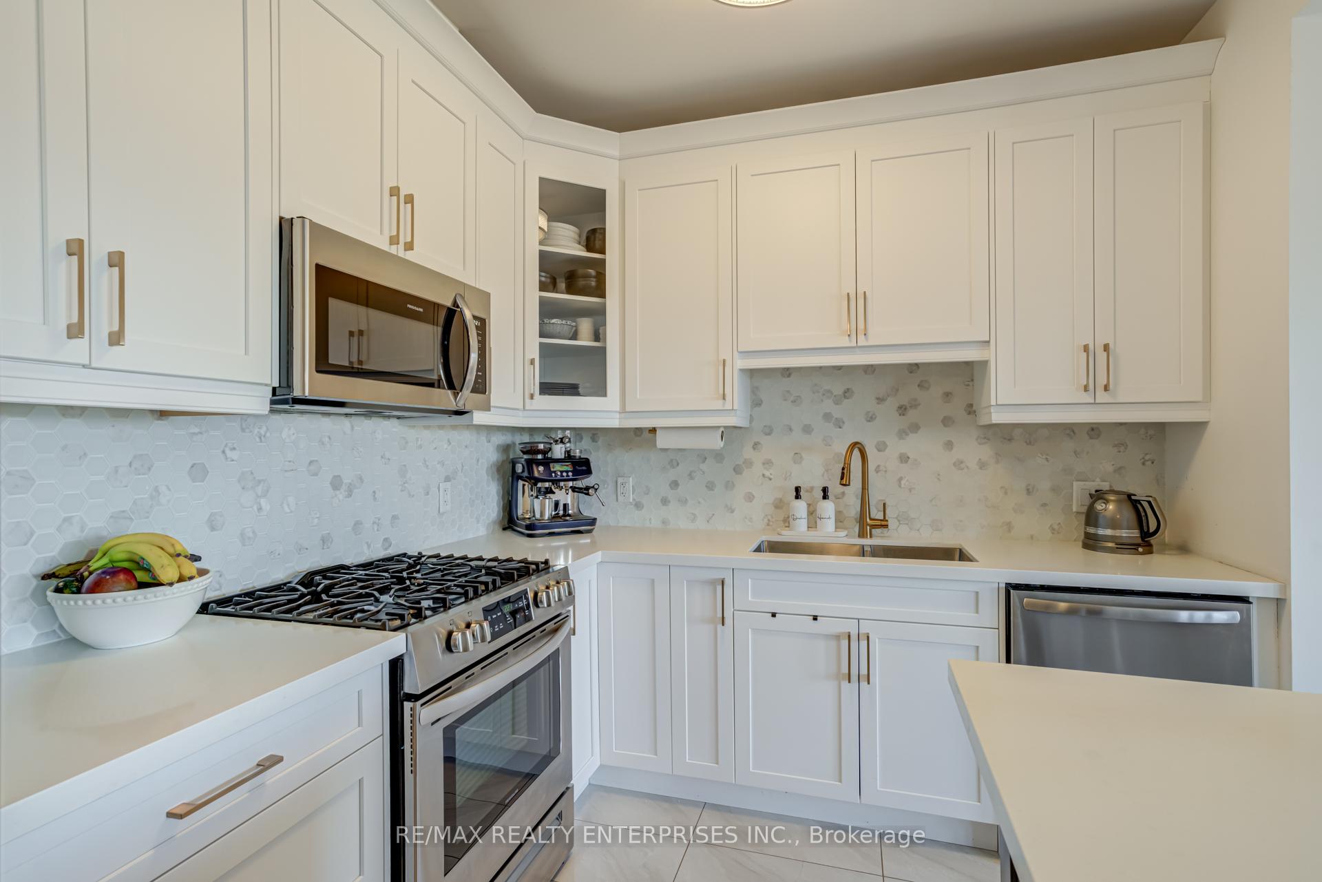Photo 10 of Unit 2, 61 Soho Street, Hamilton, Stoney Creek — HOMEH
