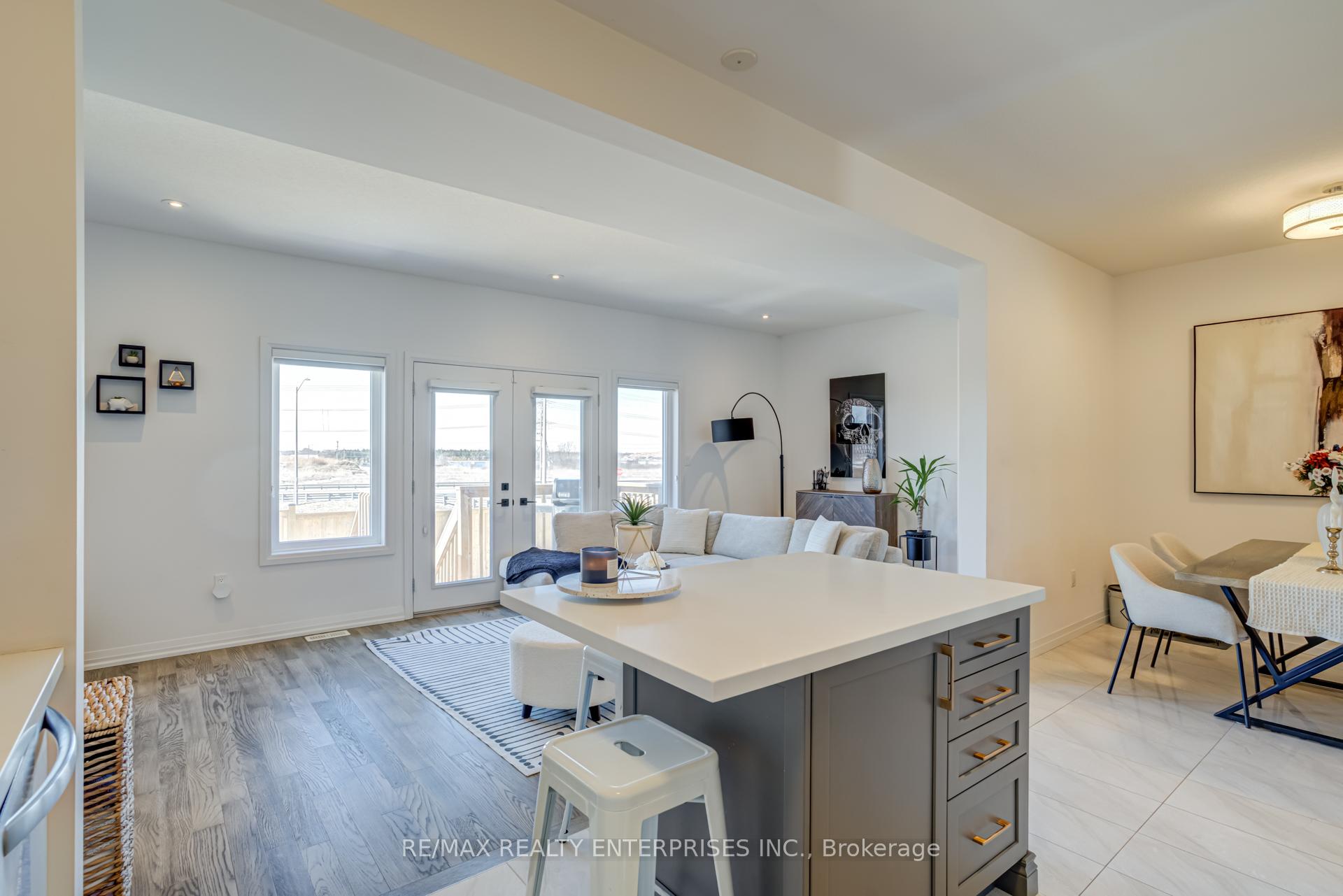 Photo 12 of Unit 2, 61 Soho Street, Hamilton, Stoney Creek — HOMEH