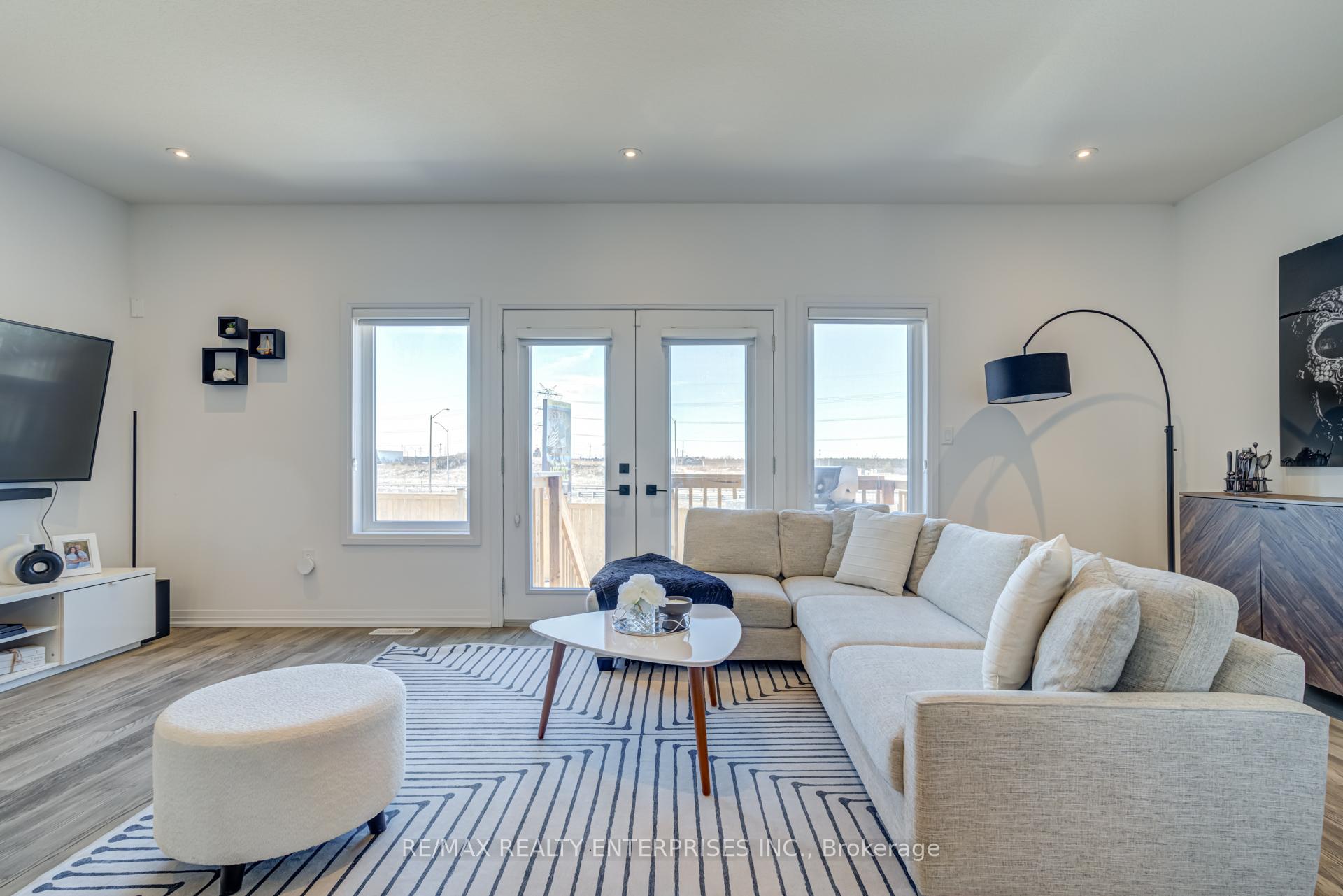 Photo 13 of Unit 2, 61 Soho Street, Hamilton, Stoney Creek — HOMEH