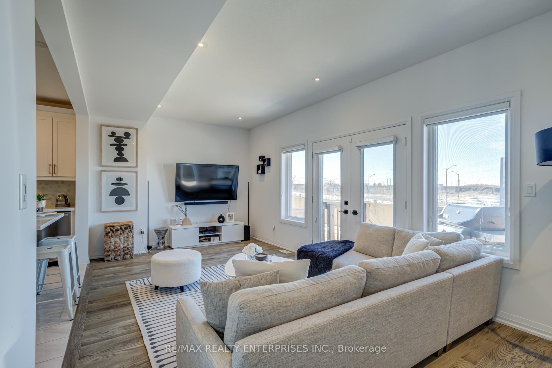Photo 14 of Unit 2, 61 Soho Street, Hamilton, Stoney Creek — HOMEH