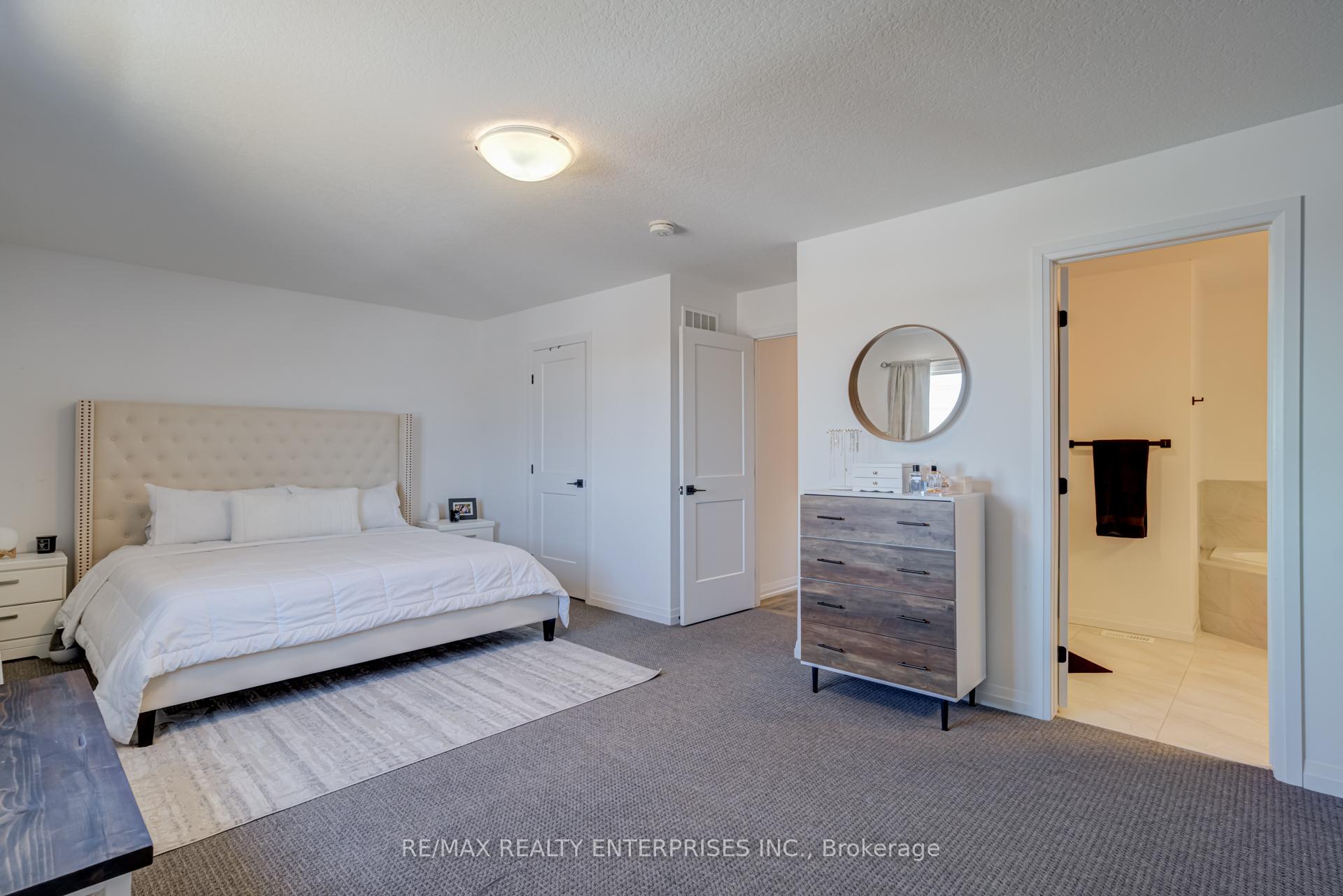 Photo 21 of Unit 2, 61 Soho Street, Hamilton, Stoney Creek — HOMEH