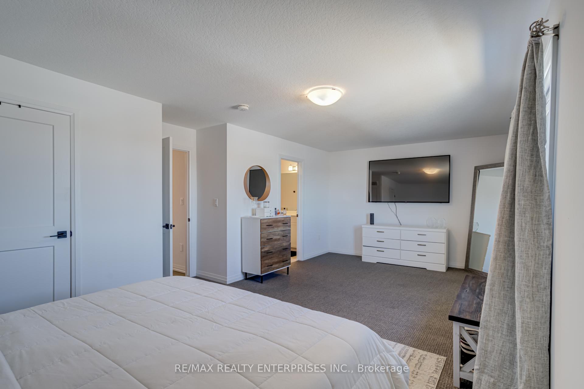 Photo 22 of Unit 2, 61 Soho Street, Hamilton, Stoney Creek — HOMEH