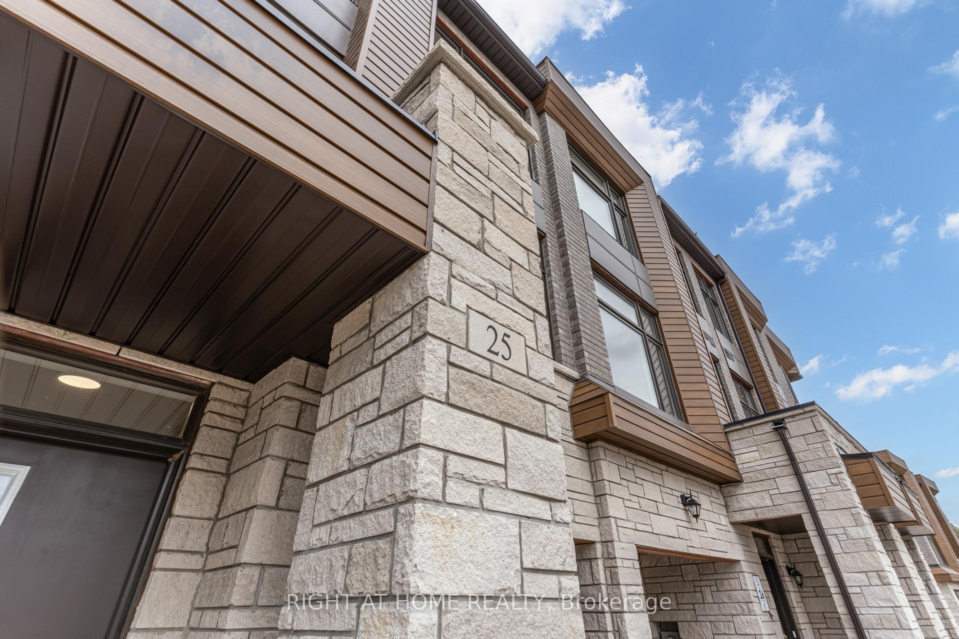 Photo 2 of 25 Drainie Street, Vaughan, Elder Mills — HOMEH