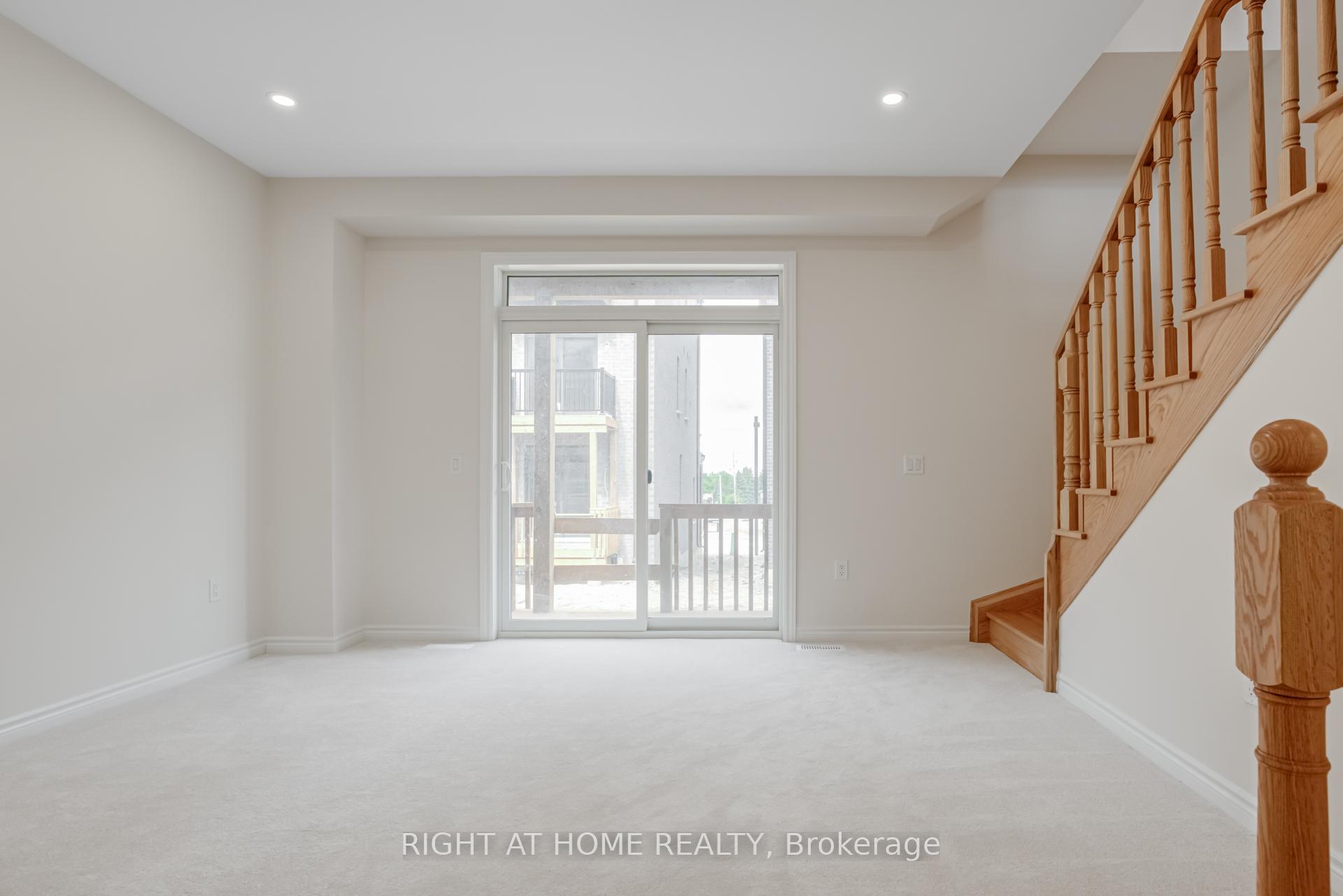 Photo 4 of 25 Drainie Street, Vaughan, Elder Mills — HOMEH
