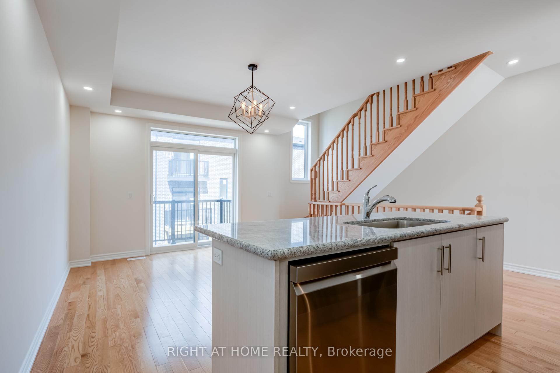 Photo 9 of 25 Drainie Street, Vaughan, Elder Mills — HOMEH