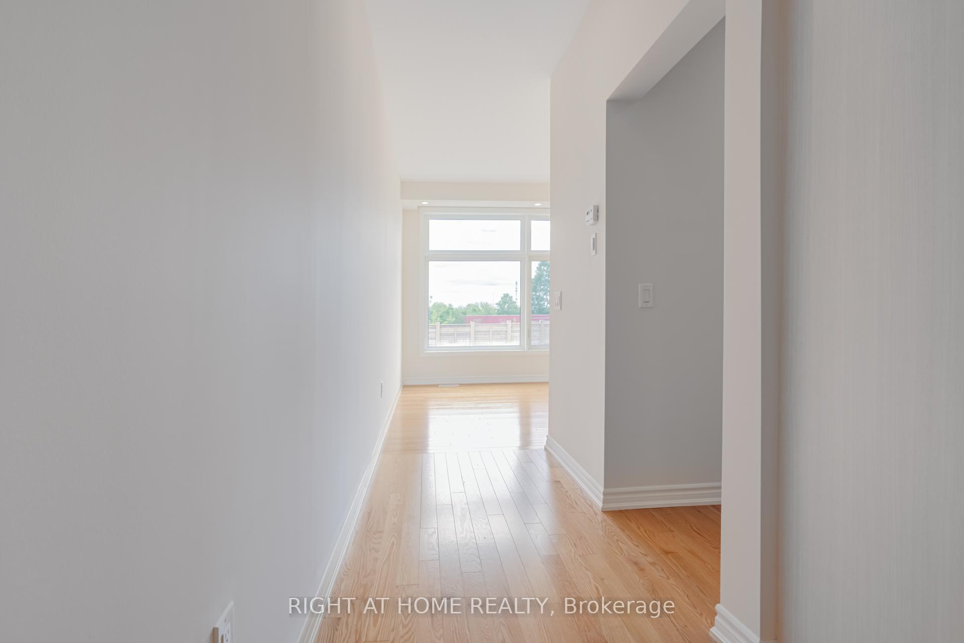 Photo 11 of 25 Drainie Street, Vaughan, Elder Mills — HOMEH
