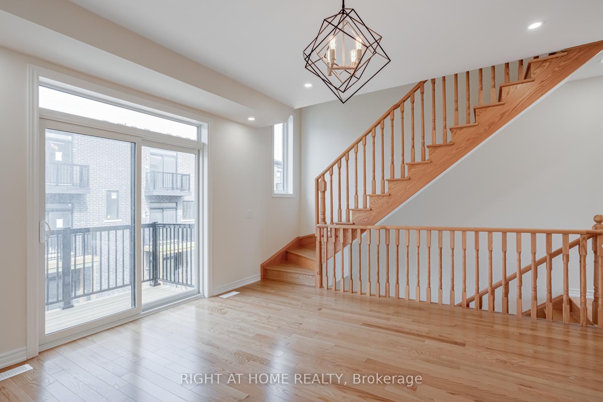 Photo 20 of 25 Drainie Street, Vaughan, Elder Mills — HOMEH