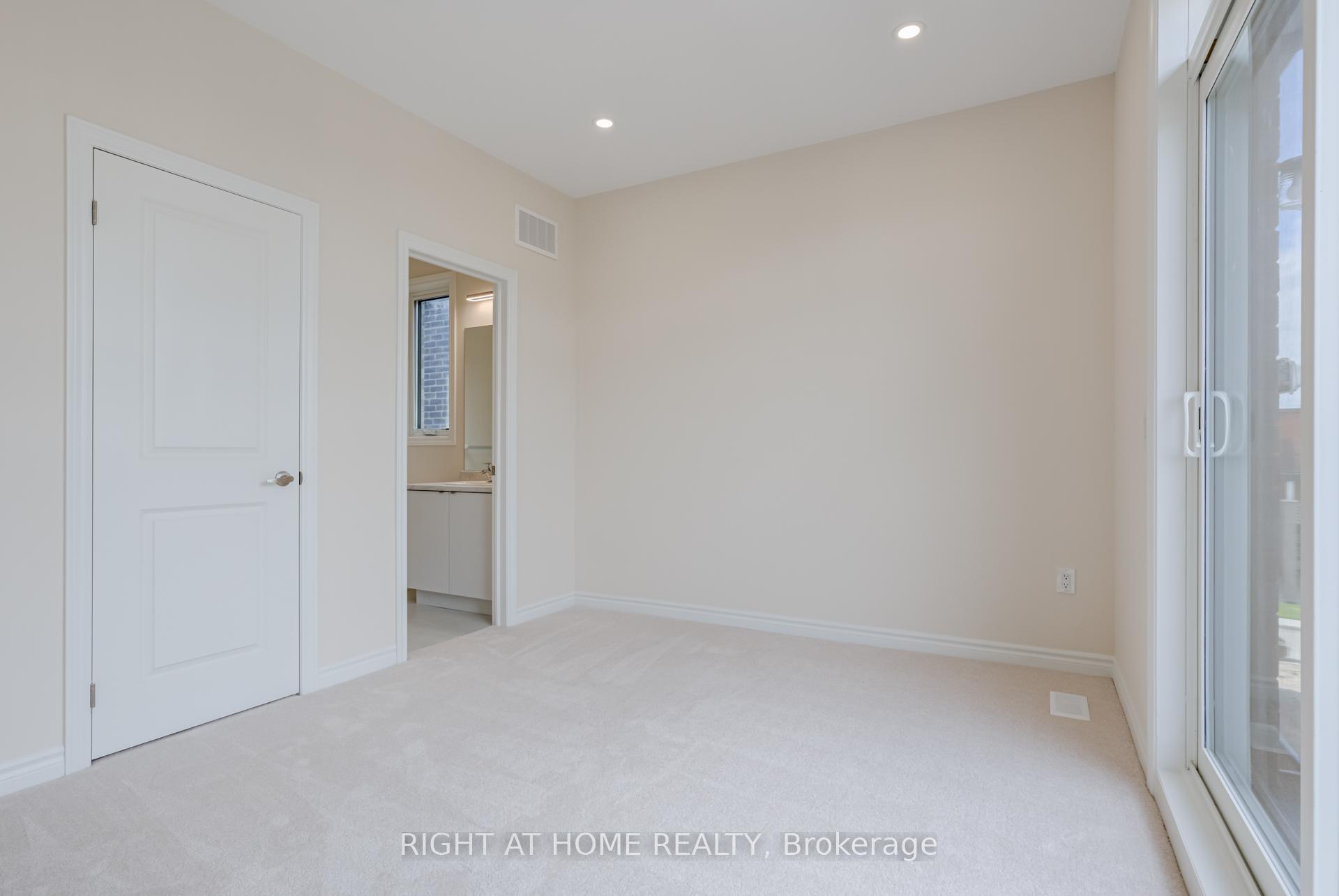 Photo 18 of 25 Drainie Street, Vaughan, Elder Mills — HOMEH