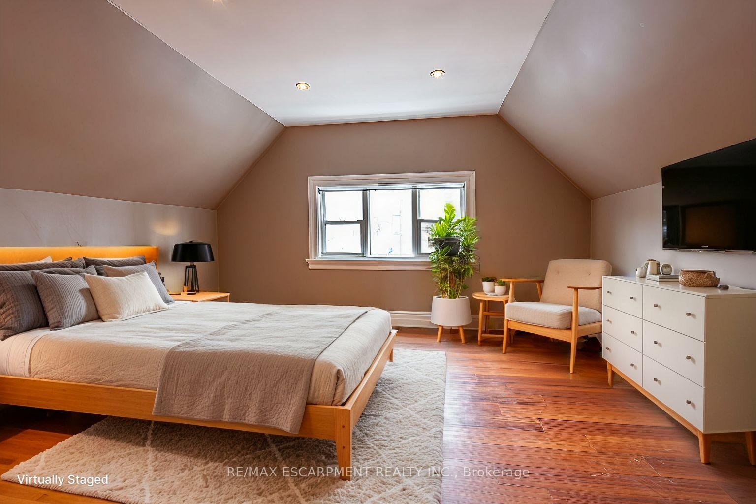 Photo 2 of Unit UPPER, 255 John Street S, Hamilton, Corktown — HOMEH