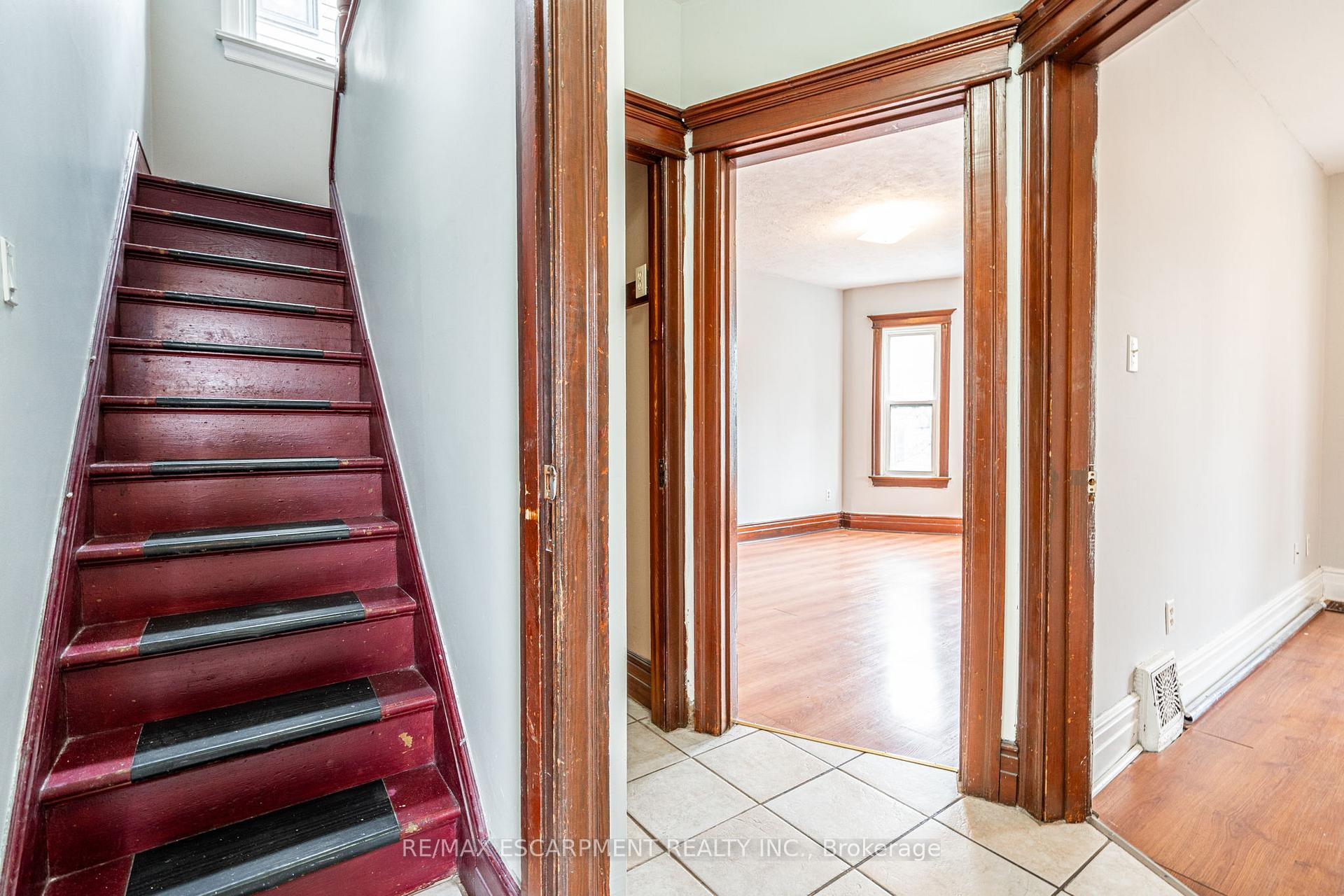Photo 4 of Unit UPPER, 255 John Street S, Hamilton, Corktown — HOMEH