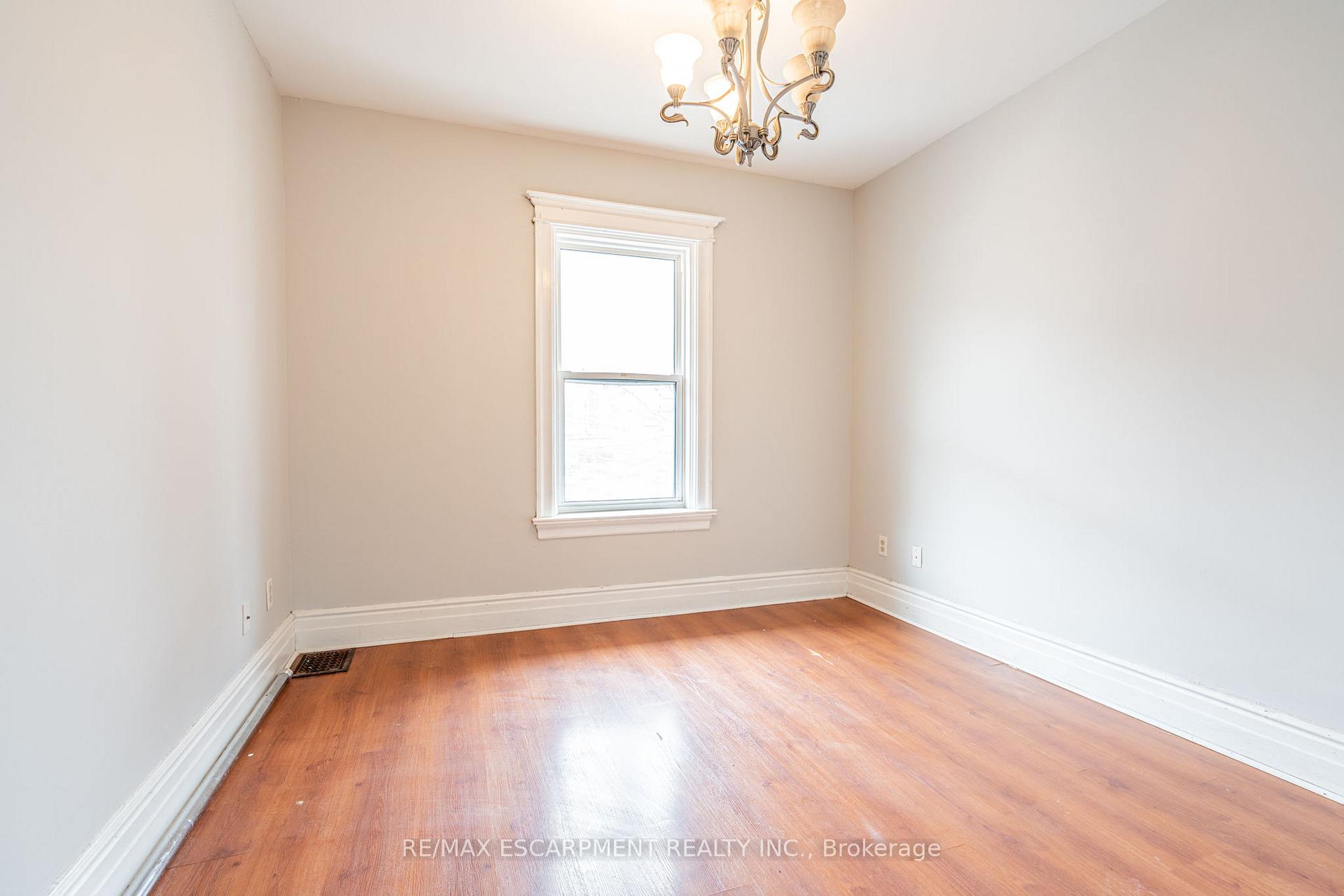Photo 7 of Unit UPPER, 255 John Street S, Hamilton, Corktown — HOMEH