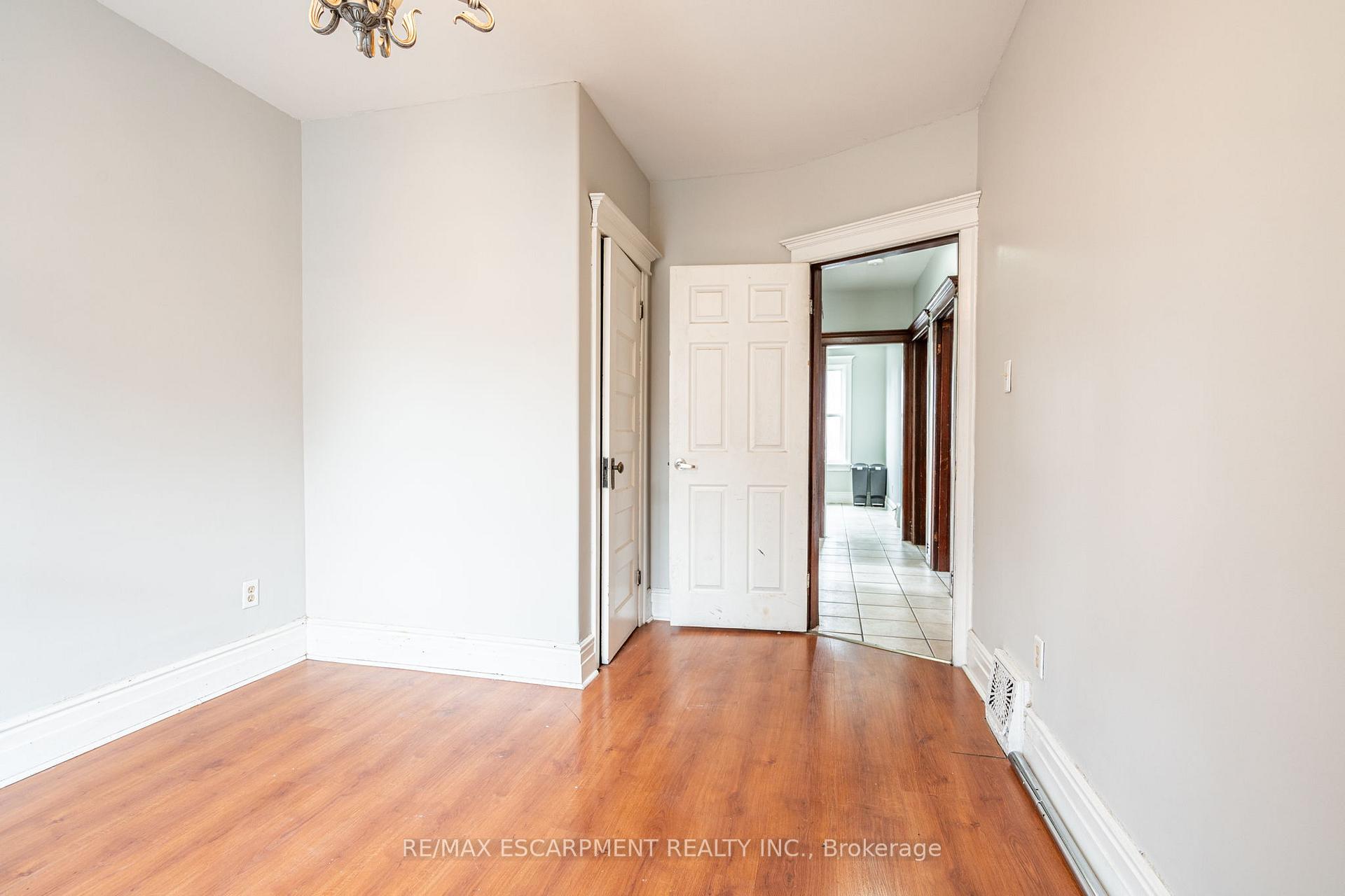 Photo 8 of Unit UPPER, 255 John Street S, Hamilton, Corktown — HOMEH