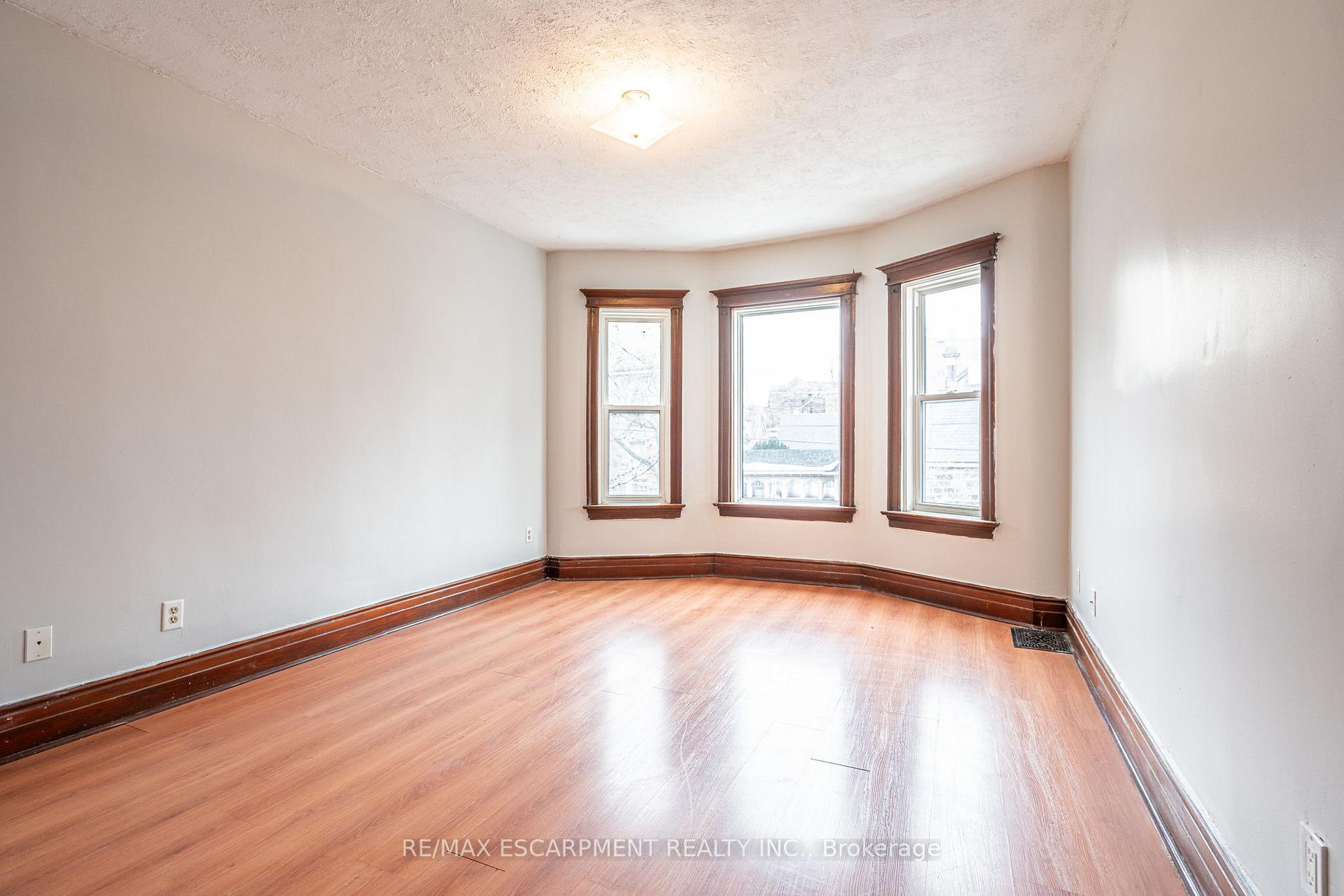 Photo 10 of Unit UPPER, 255 John Street S, Hamilton, Corktown — HOMEH