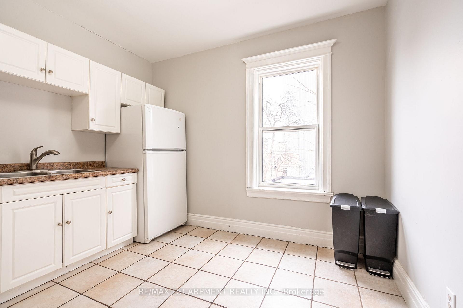 Photo 11 of Unit UPPER, 255 John Street S, Hamilton, Corktown — HOMEH
