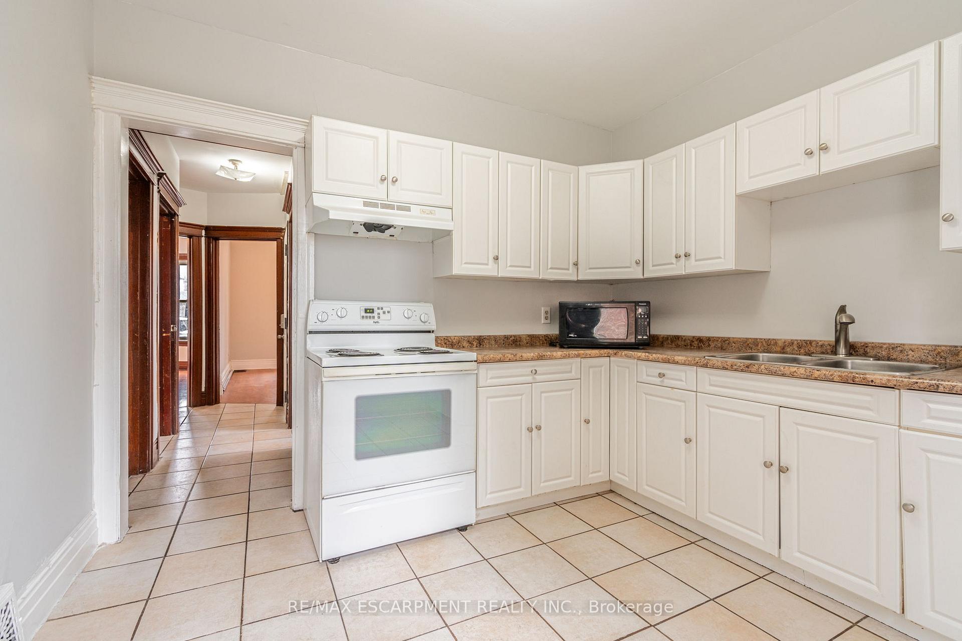 Photo 14 of Unit UPPER, 255 John Street S, Hamilton, Corktown — HOMEH
