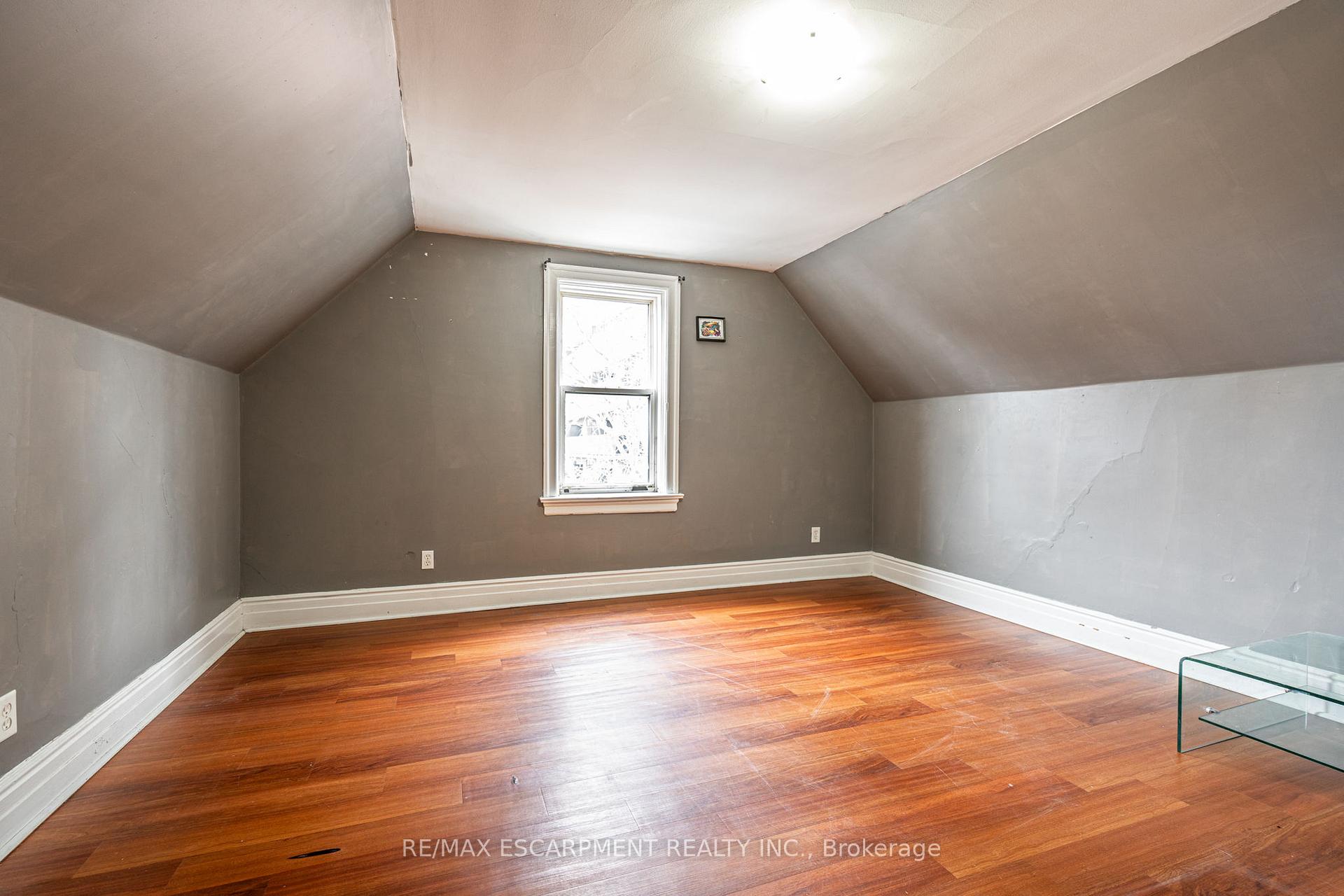 Photo 17 of Unit UPPER, 255 John Street S, Hamilton, Corktown — HOMEH