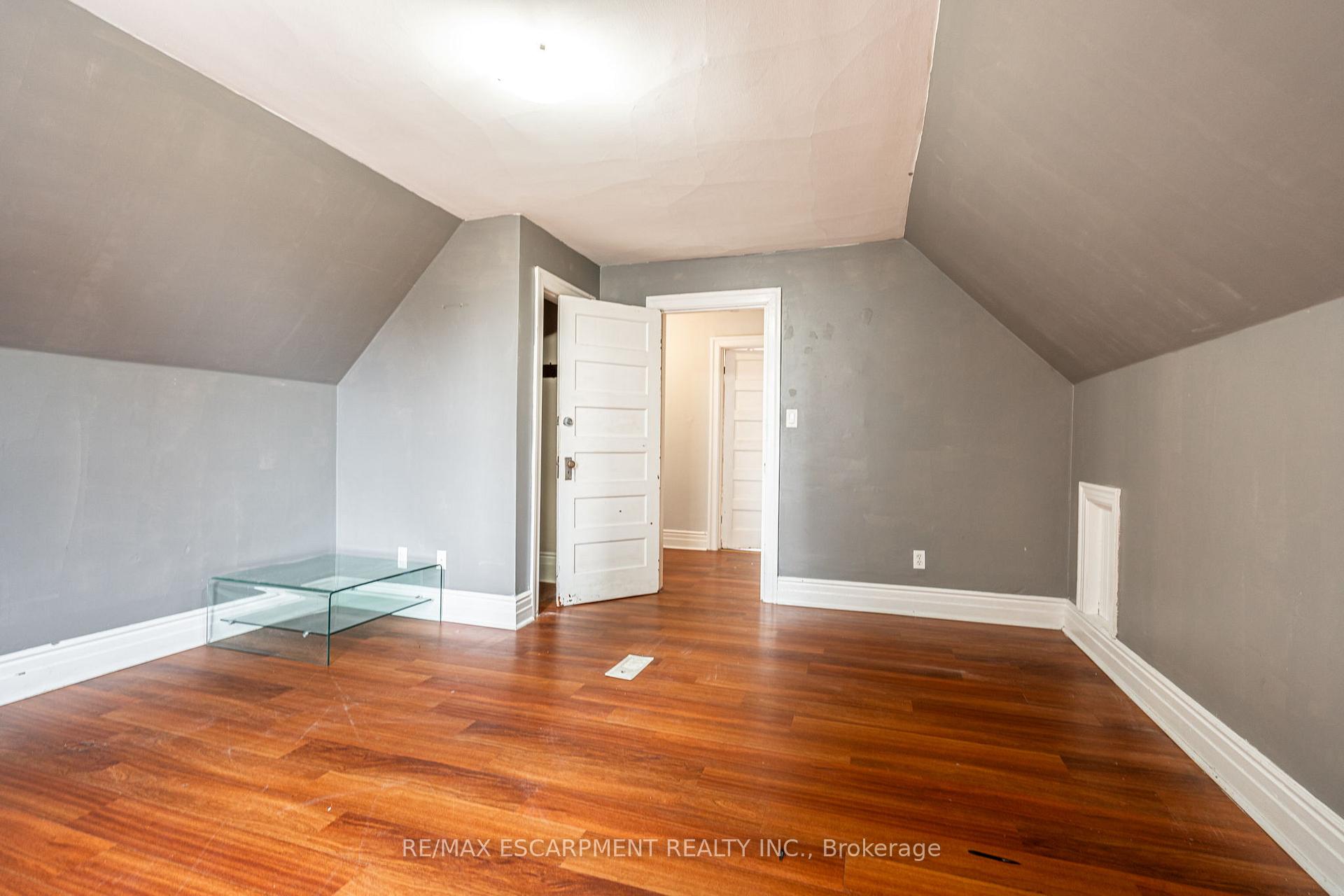 Photo 18 of Unit UPPER, 255 John Street S, Hamilton, Corktown — HOMEH