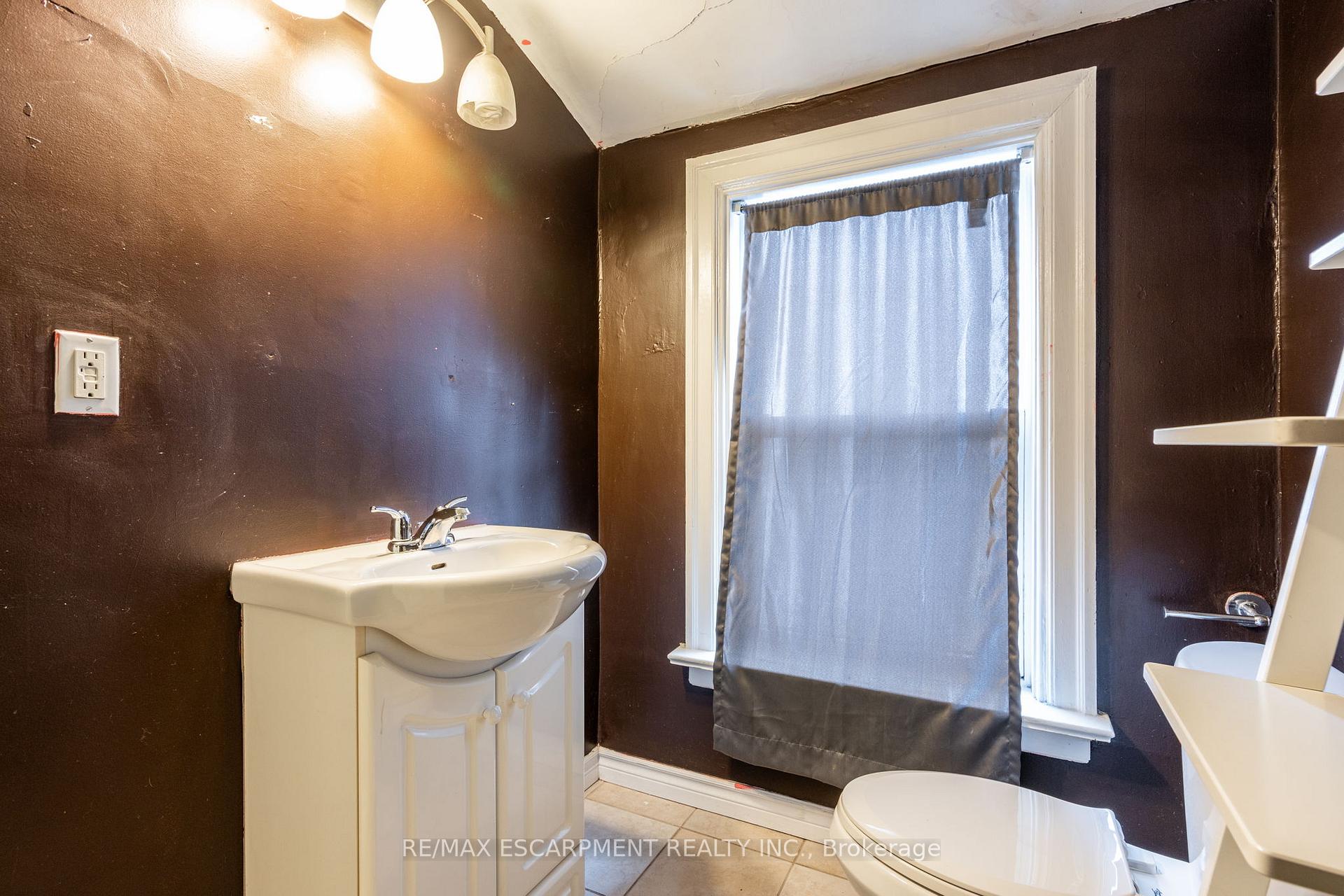 Photo 19 of Unit UPPER, 255 John Street S, Hamilton, Corktown — HOMEH