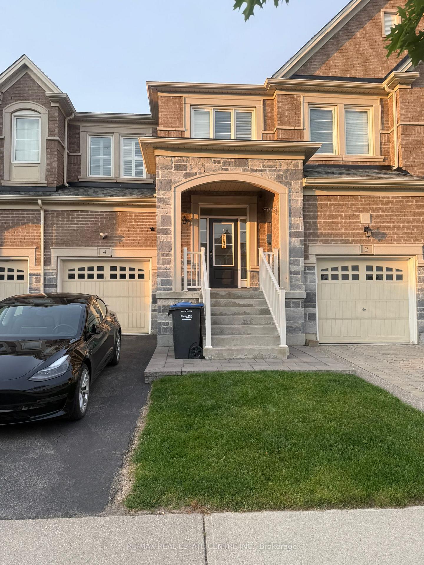 Photo 1 of 4 Little Britain Crescent, Brampton, Bram West — HOMEH