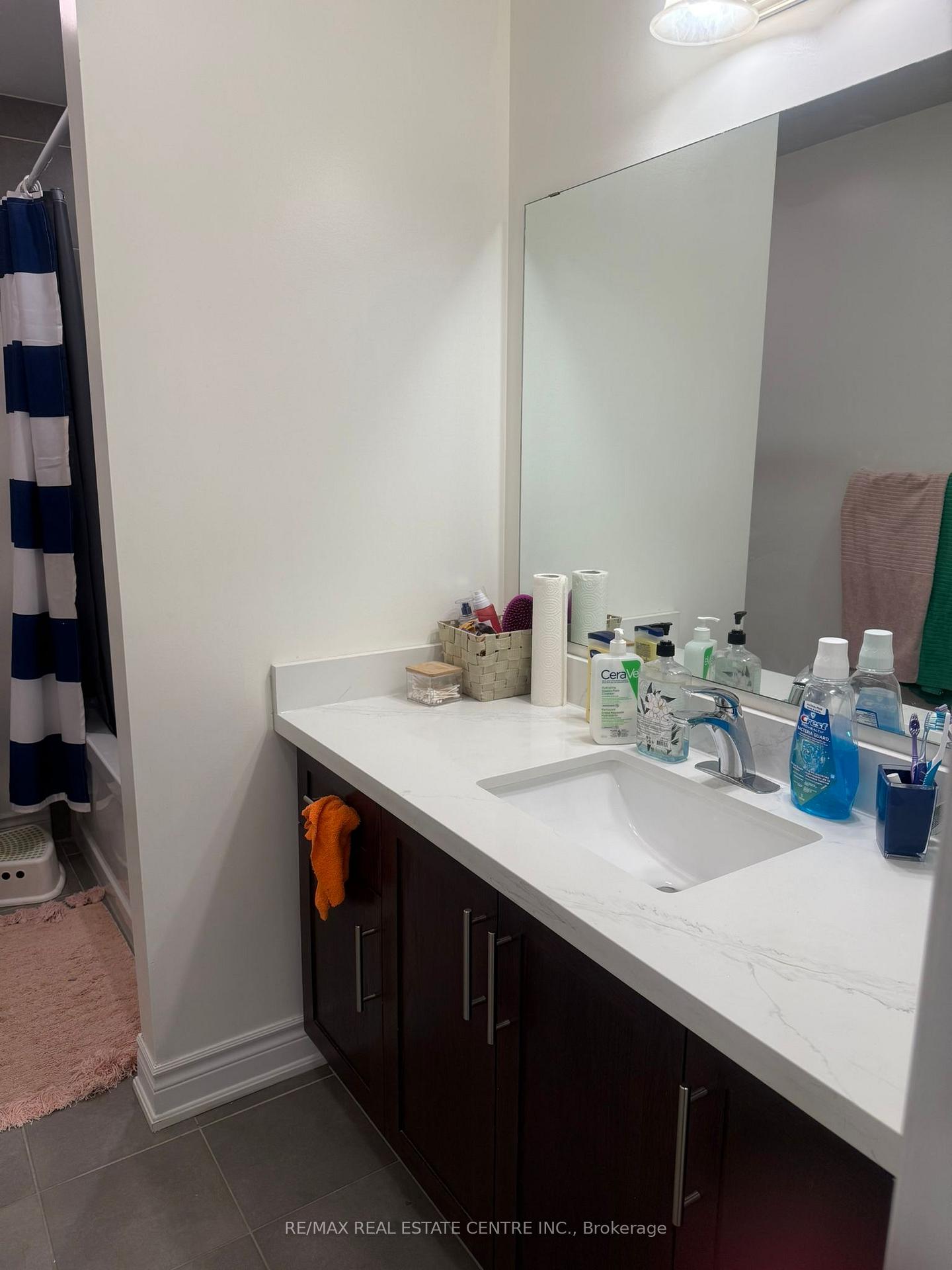 Photo 10 of 4 Little Britain Crescent, Brampton, Bram West — HOMEH