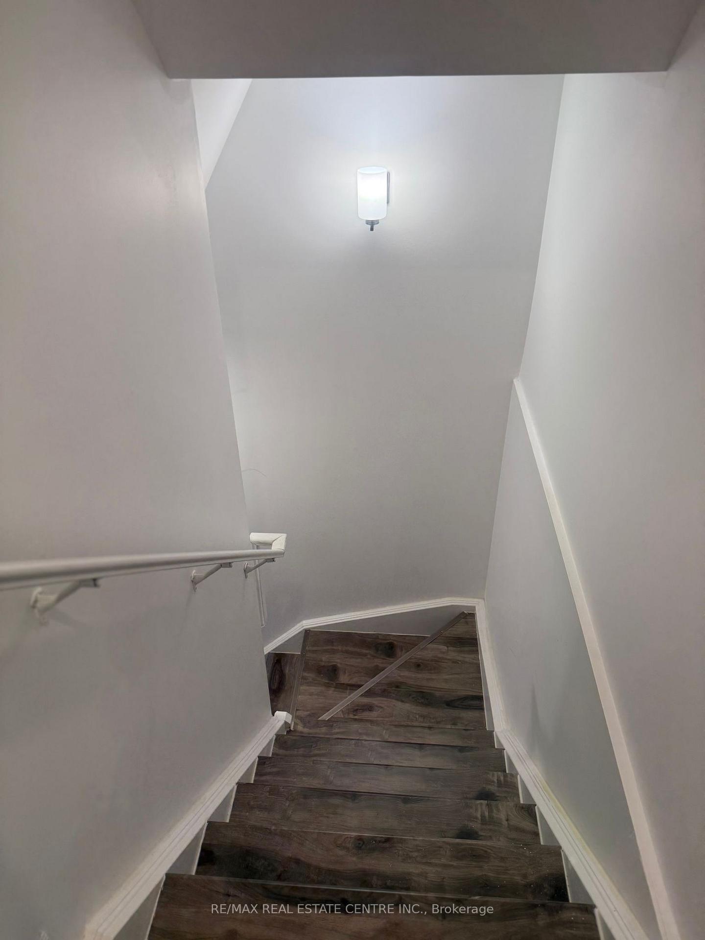 Photo 12 of 4 Little Britain Crescent, Brampton, Bram West — HOMEH