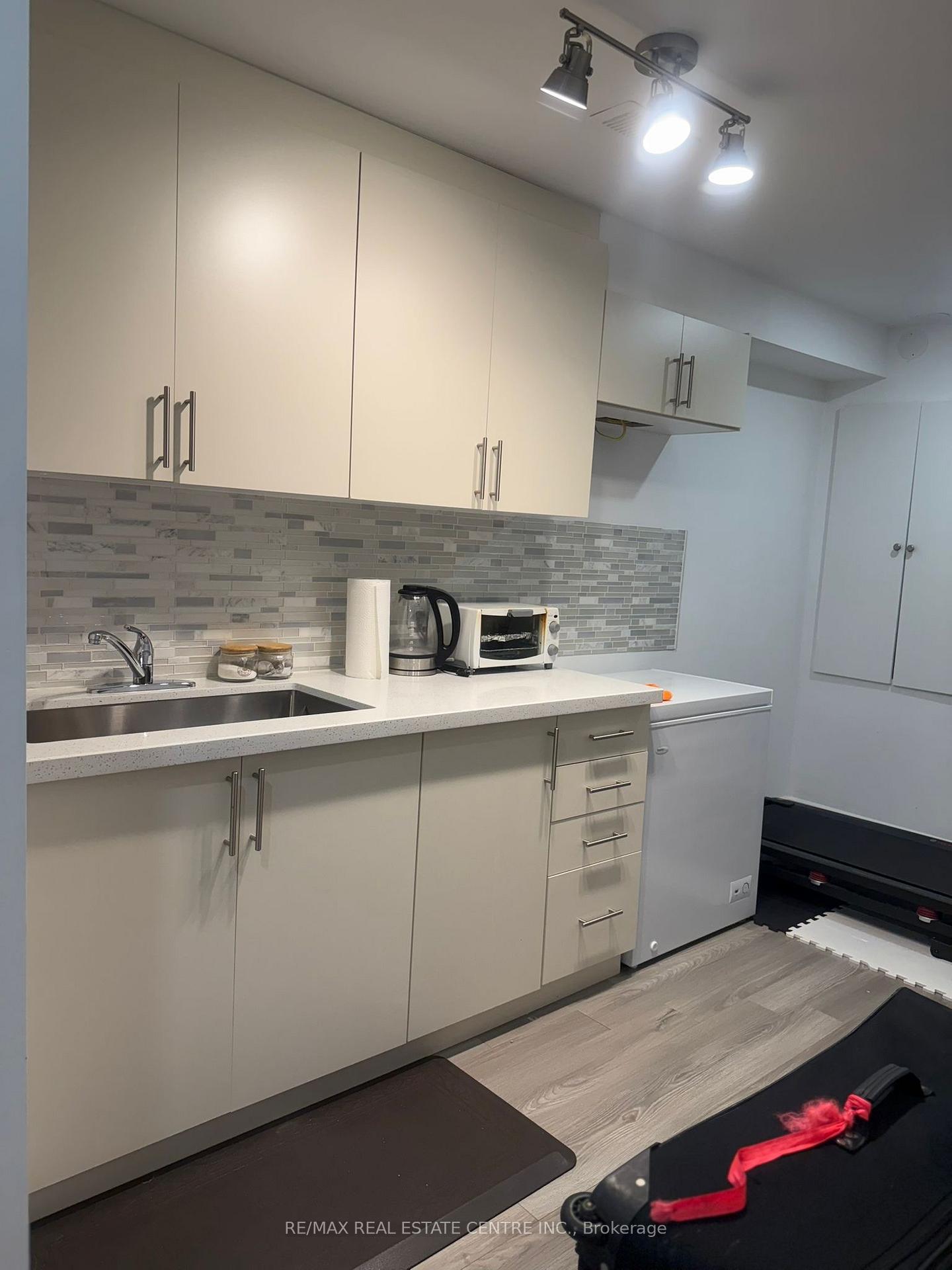 Photo 13 of 4 Little Britain Crescent, Brampton, Bram West — HOMEH