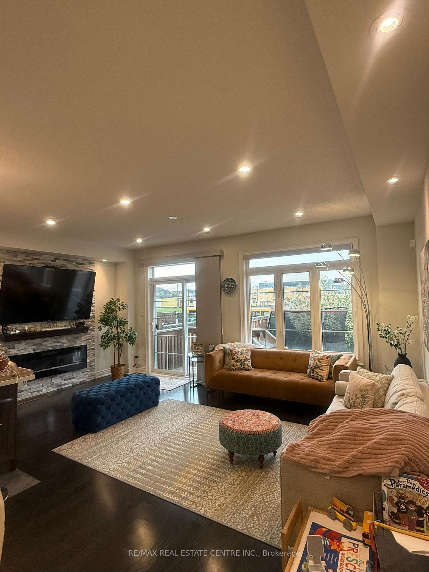 Photo 37 of 4 Little Britain Crescent, Brampton, Bram West — HOMEH